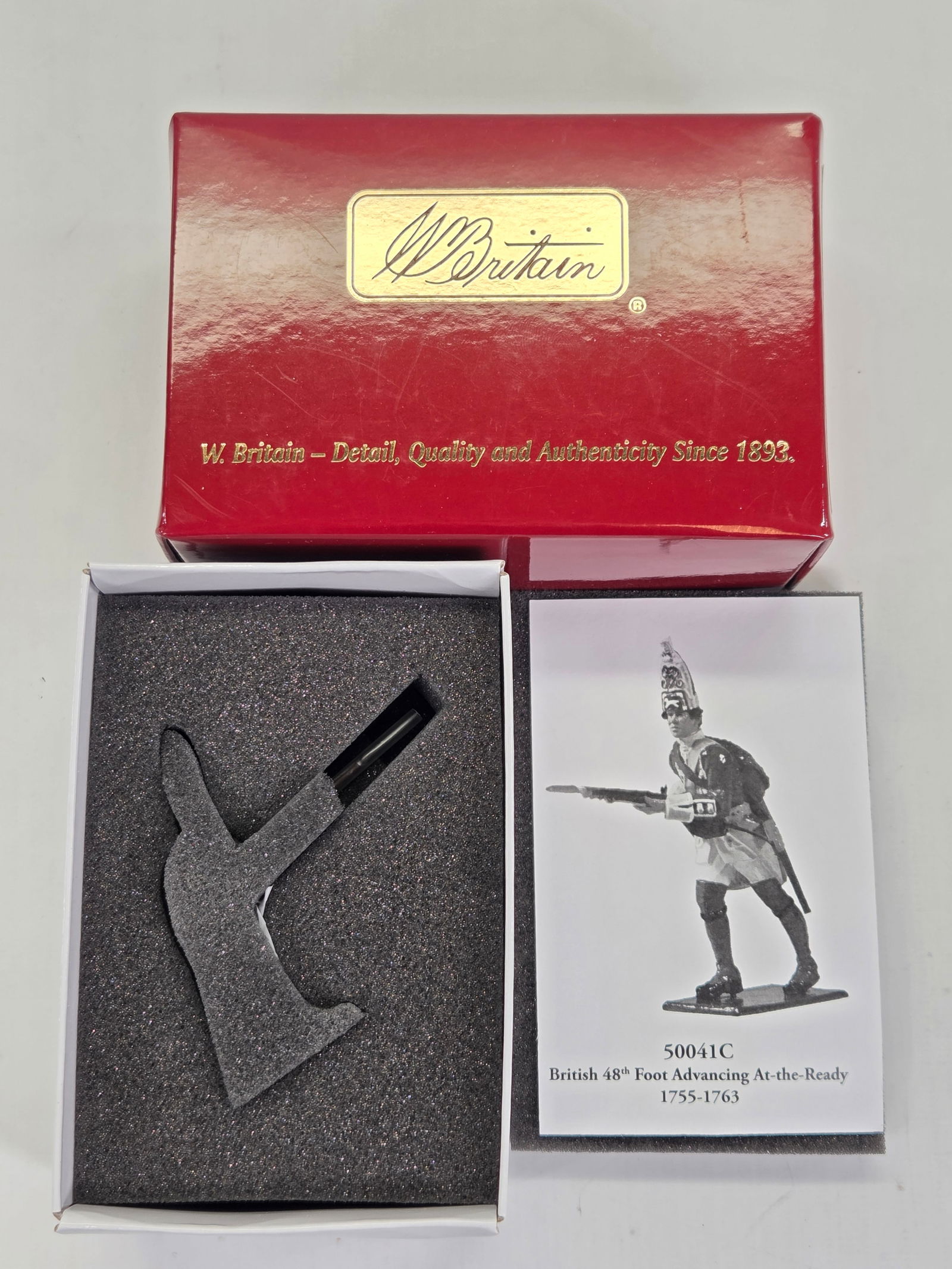 BRITAIN REDCOATS 50041C BRITISH 48TH FOOT ADVANCING: REMAINS IN EXCELLENT CONDITION WITH BOX.