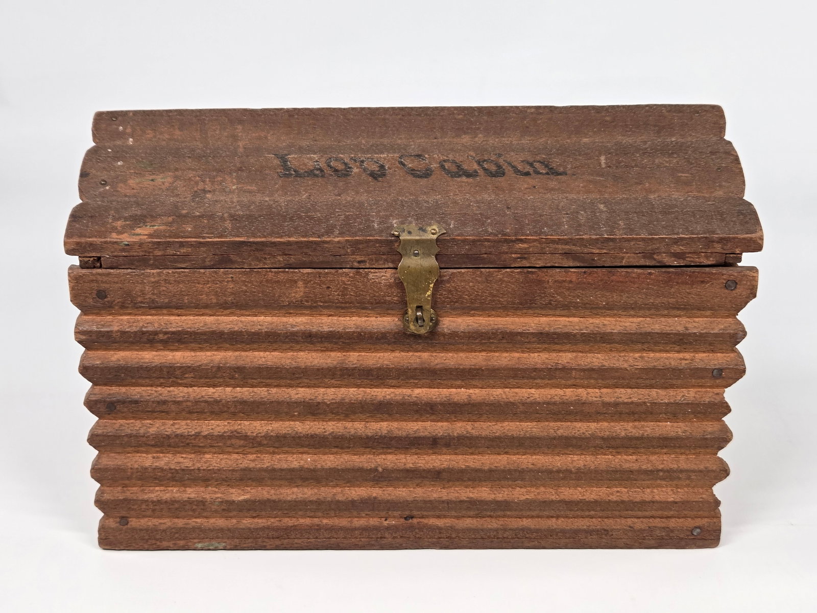 ANTIQUE LOG CABIN WOOD TOBACCO HUMIDOR (1 of 4)