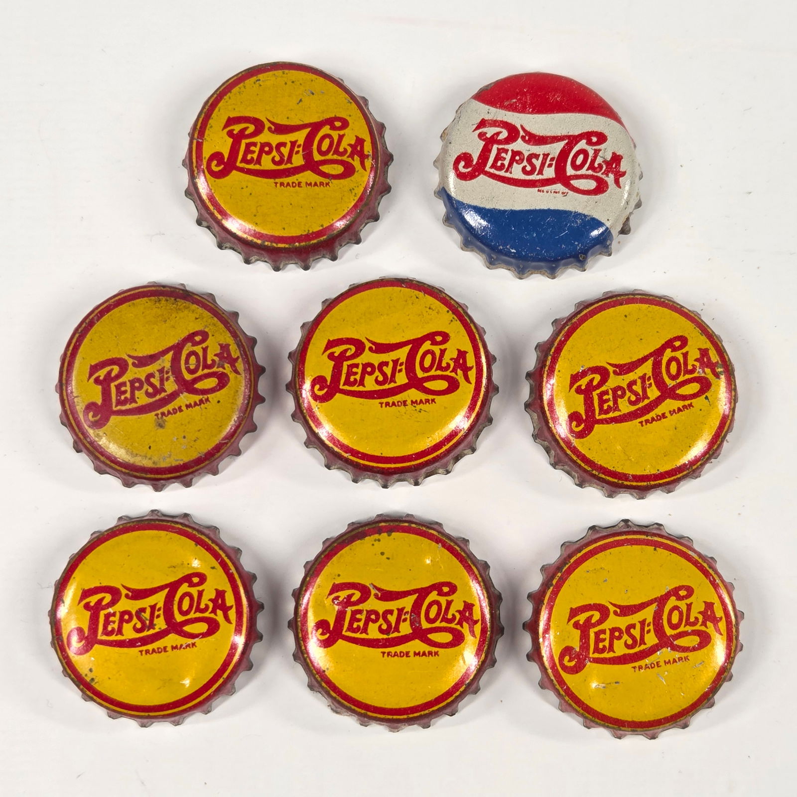 8) VINTAGE PEPSI COLA DOUBLE DOT BOTTLE CAPS (1 of 4)