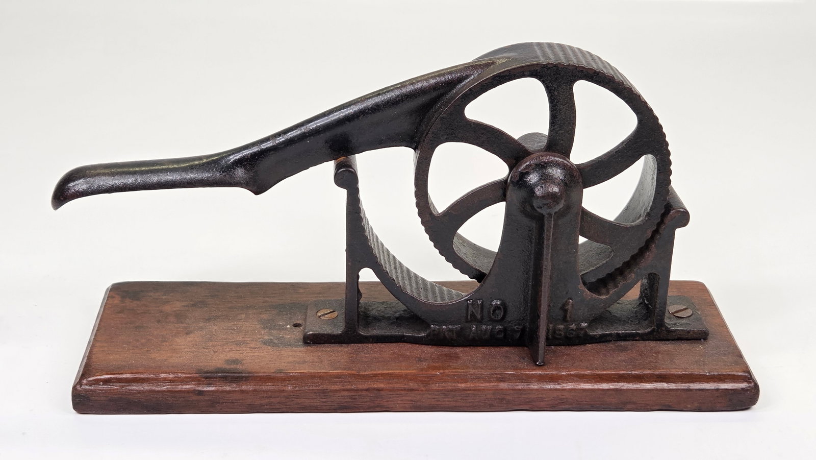 ANTIQUE ENTERPRISE CAST IRON NO. 1 APOTHECARY CORK PRESS: REMAINS IN GOOD CONDITION, SHOWING ONLY SOME TYPICAL WEAR. MOUNTED ON ANTIQUE PIECE OF WOOD