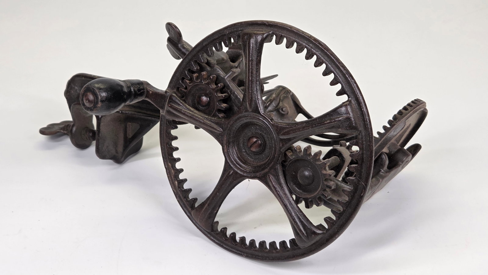 ANTIQUE CAST IRON APPLE PEELER (1 of 4)