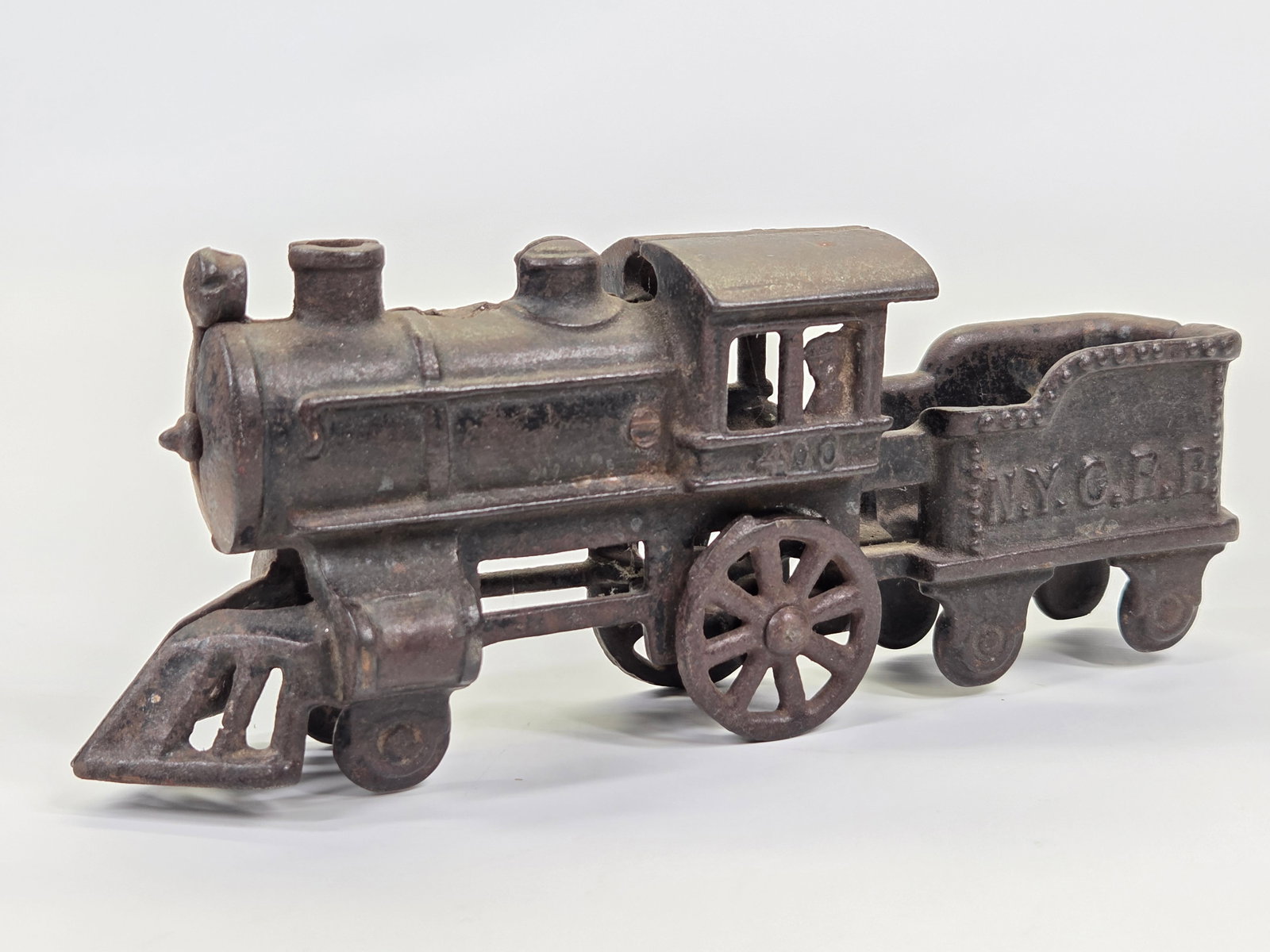 ANTIQUE CAST IRON N.Y.C.R.R. FLOOR TRAIN: REMAINS IN GOOD CONDITION, SHOWING SOME TYPICAL WEAR. DUSTY, NEEDING CLEANED.