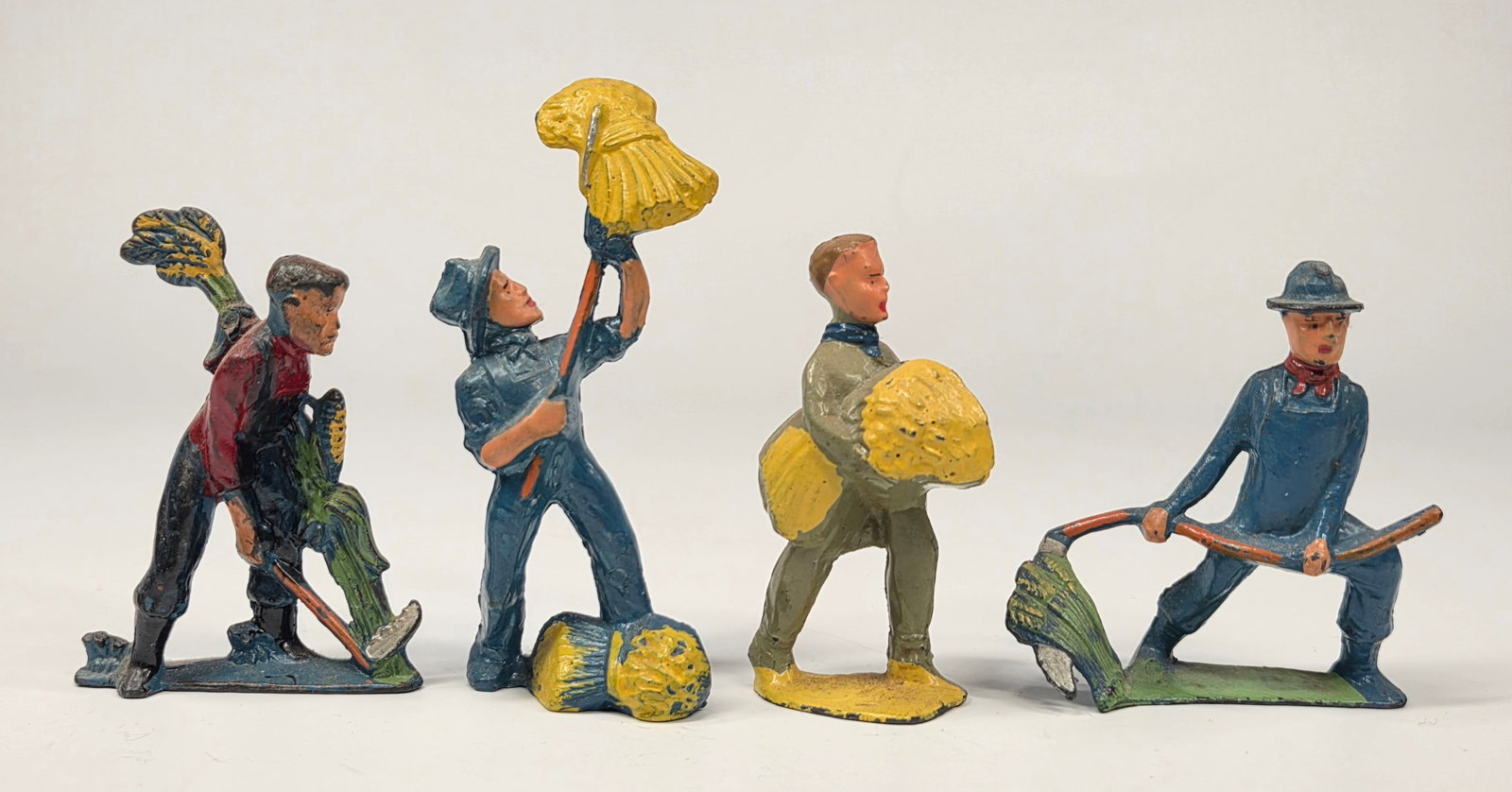4) VINTAGE MANOIL LEAD FIGURES (1 of 5)