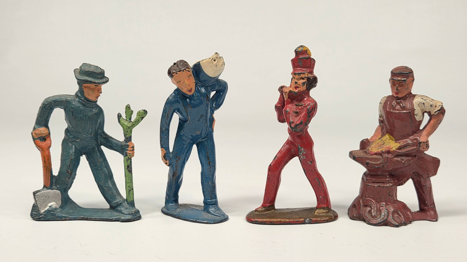 4) VINTAGE MANOIL LEAD FIGURES (1 of 5)