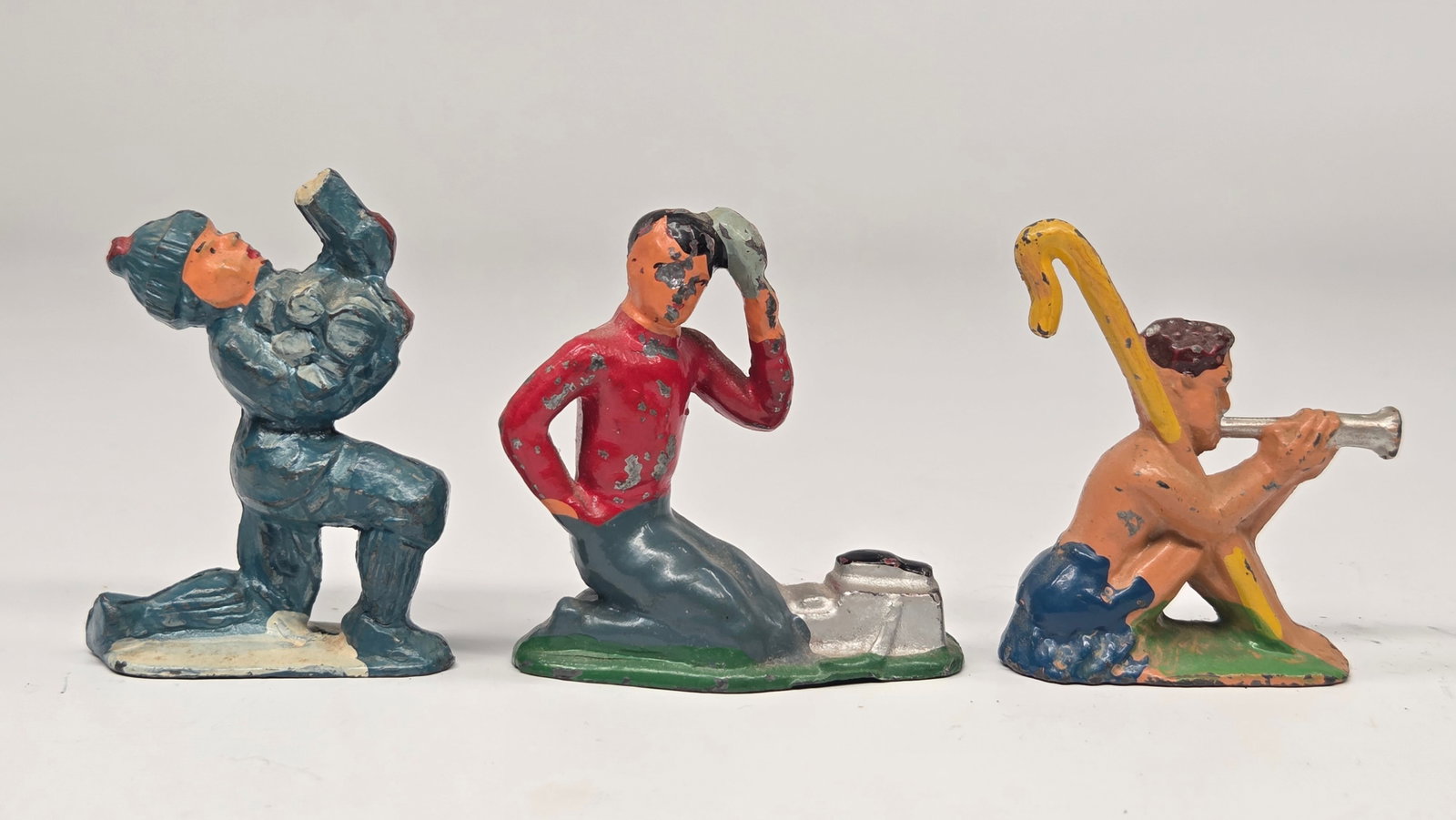 3) VINTAGE MANOIL LEAD FIGURES (1 of 8)