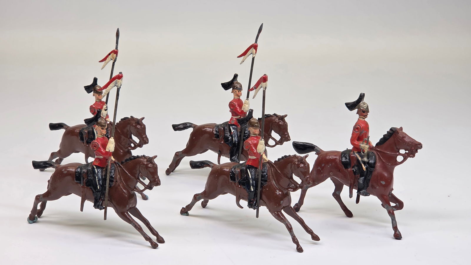 SET OF 5 VINTAGE BRITAINS MOUNTED LEAD SOLDIERS (1 of 4)