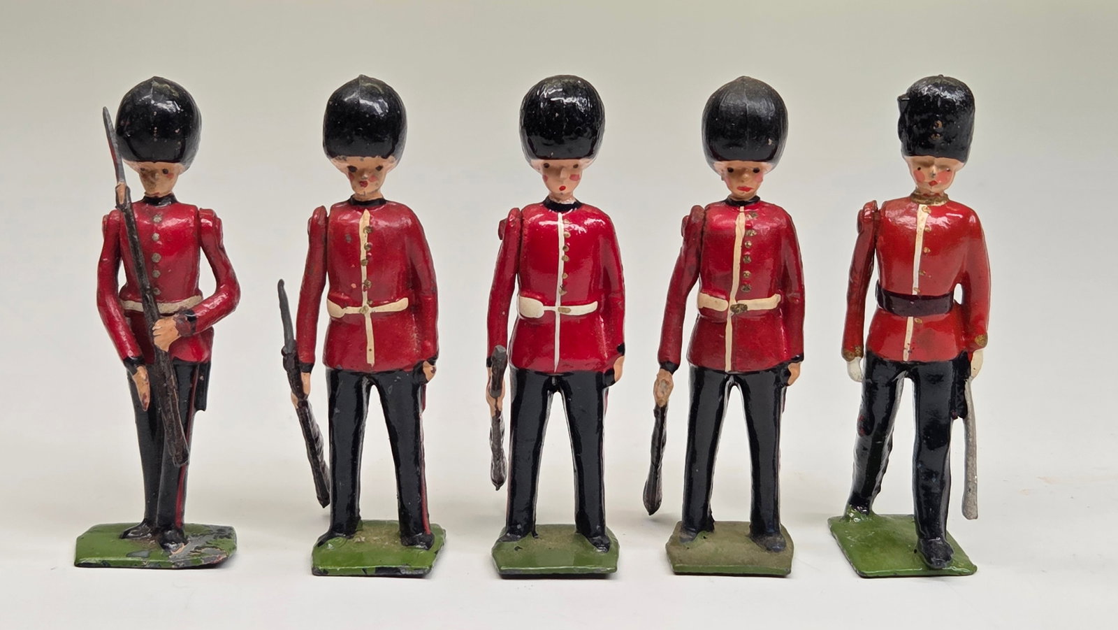 5) VINTAGE VARIOUS BRITAIN LEAD SOLDIER GUARDS (1 of 5)