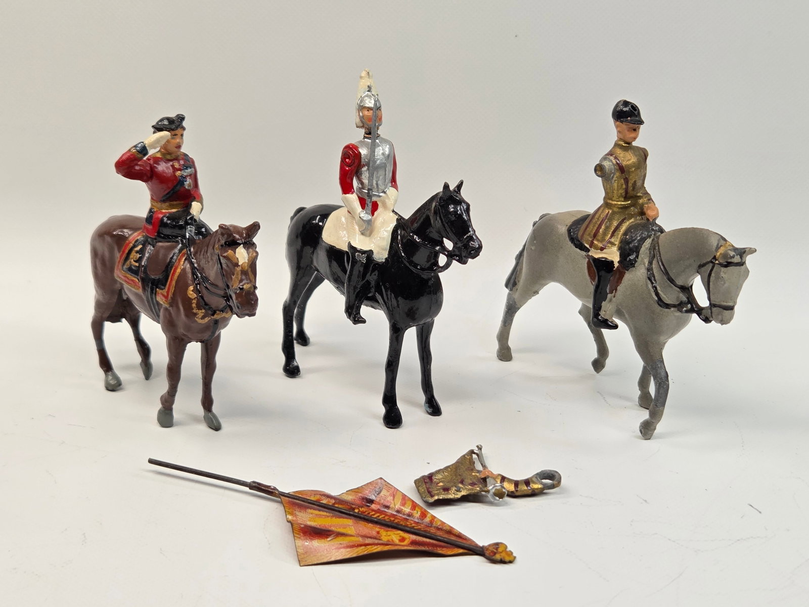 3) VARIOUS VINTAGE BRITAIN MOUNTED SOLDIERS: ALL REMAIN IN GOOD CONDITION, SHOWING SOME TYPICAL WEAR. ONE WITH LOOSE ARM.