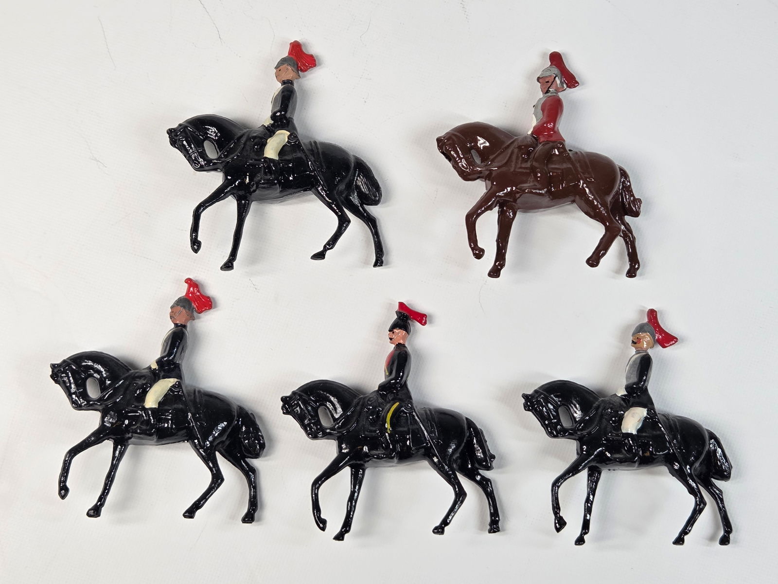 5) VINTAGE BRITAIN LEAD SOLDIERS ON HORSE (1 of 4)