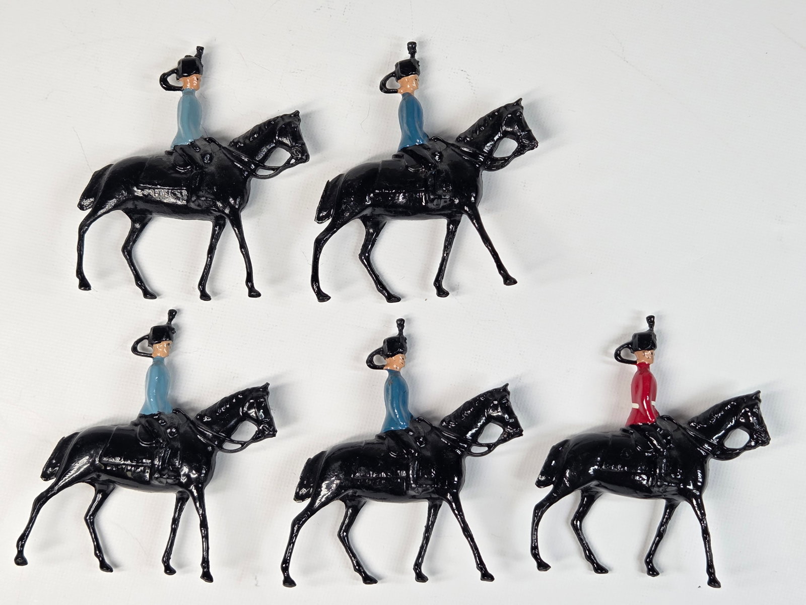 SET OF 5 VINTAGE BRITAIN LEAD SOLDIERS ON HORSE (1 of 5)