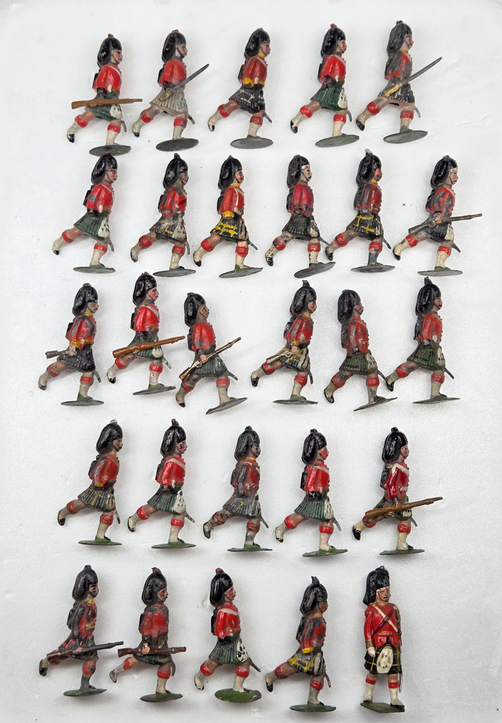 27 UNMARKED LEAD SEAFORTH / GORDON HIGHLANDERS (1 of 4)