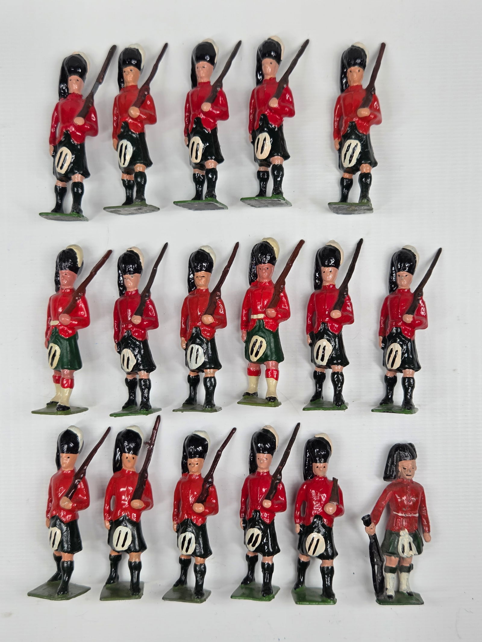 SET OF 17 VINTAGE BRITAINS SCOTTISH REGIMENT (1 of 5)