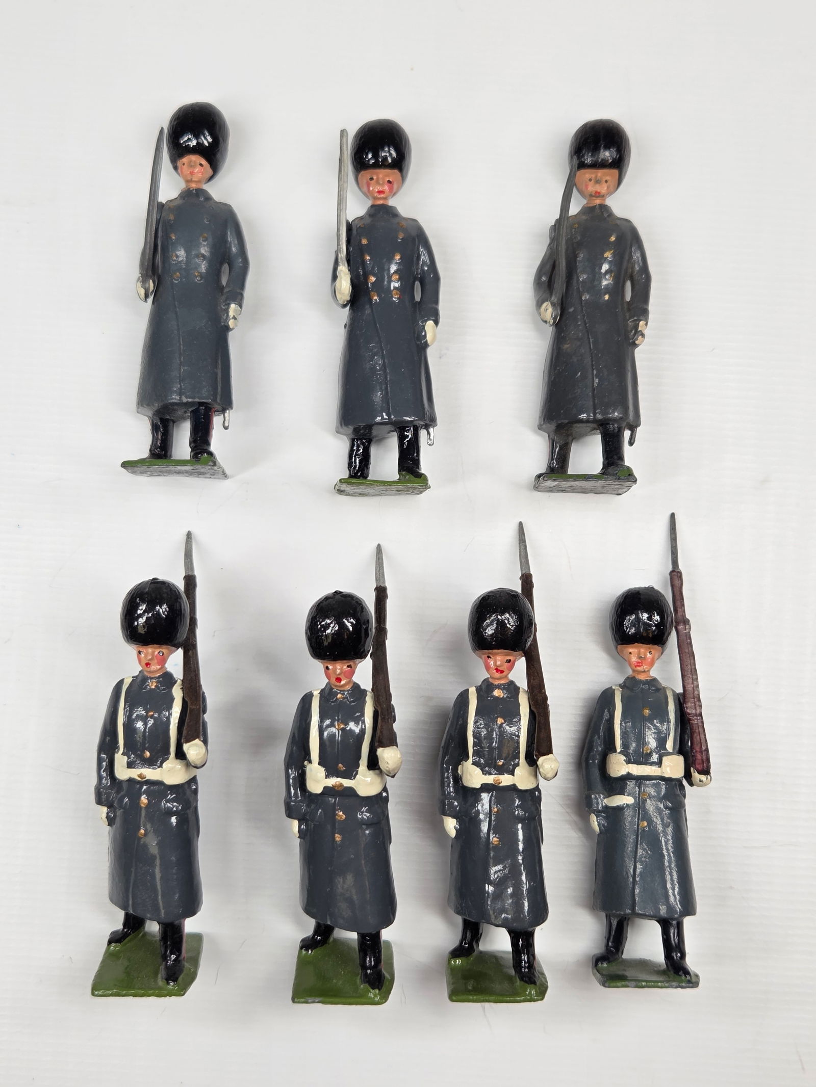 7) VINTAGE BRITAIN GRENADIER GUARDS IN WINTER DRESS (1 of 4)