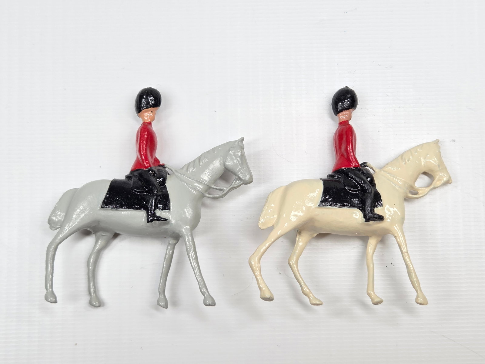 2) VINTAGE BRITAIN QUEEN'S GUARD CAVALRY (1 of 5)