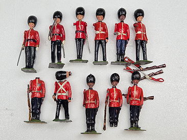11) VINTAGE BRITAIN'S COLDSTREAM GUARDS 11) VINTAGE BRITAIN'S COLDSTREAM GUARDS