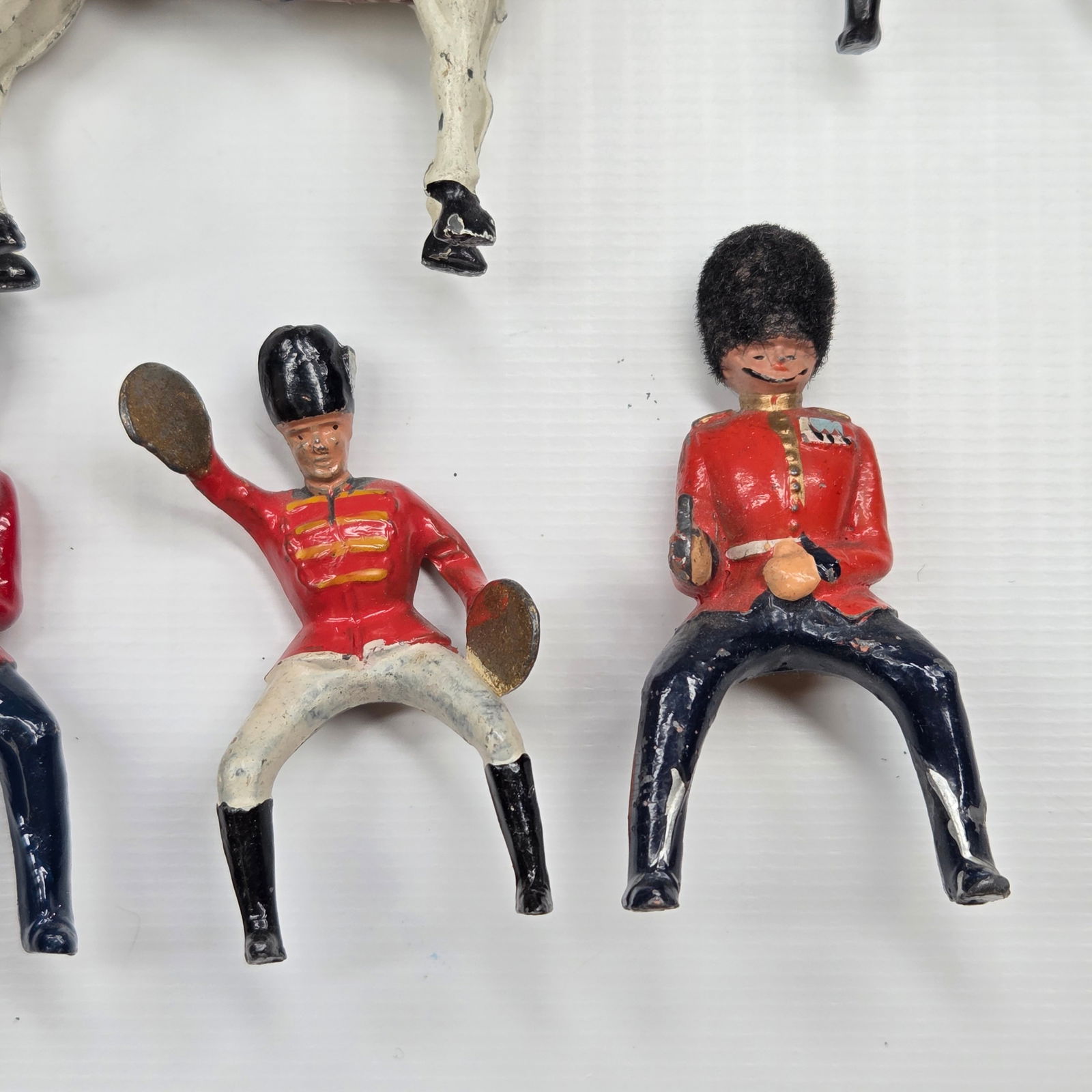 VARIOUS VINTAGE LEAD SOLDIER MOUNTED GUARDS - 4