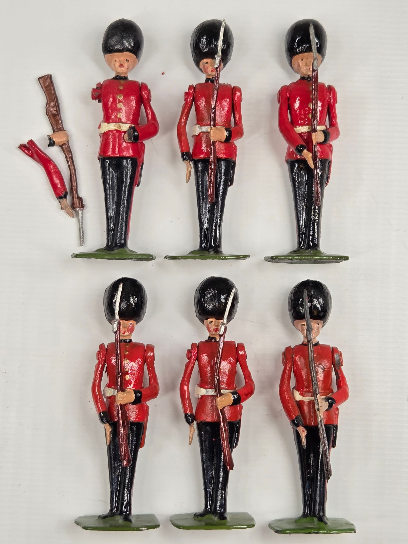 SET OF 6 BRITAIN COLDSTREAM GUARDS (1 of 4)