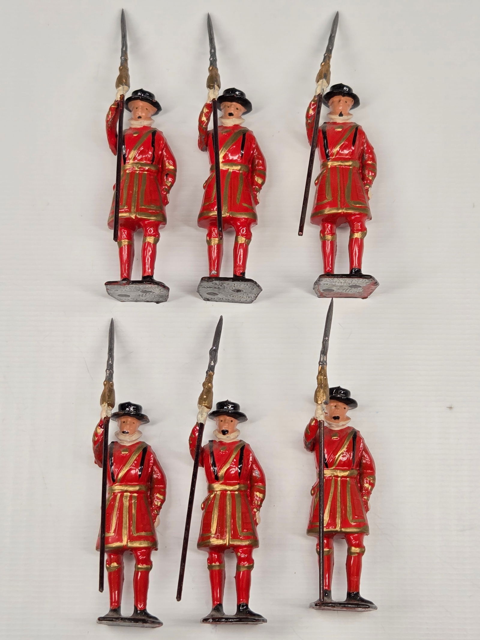 SET OF 6 BRITAIN YEOMEN OF THE GUARD BEEFEATERS: ALL REMAIN IN GOOD CONDITION.