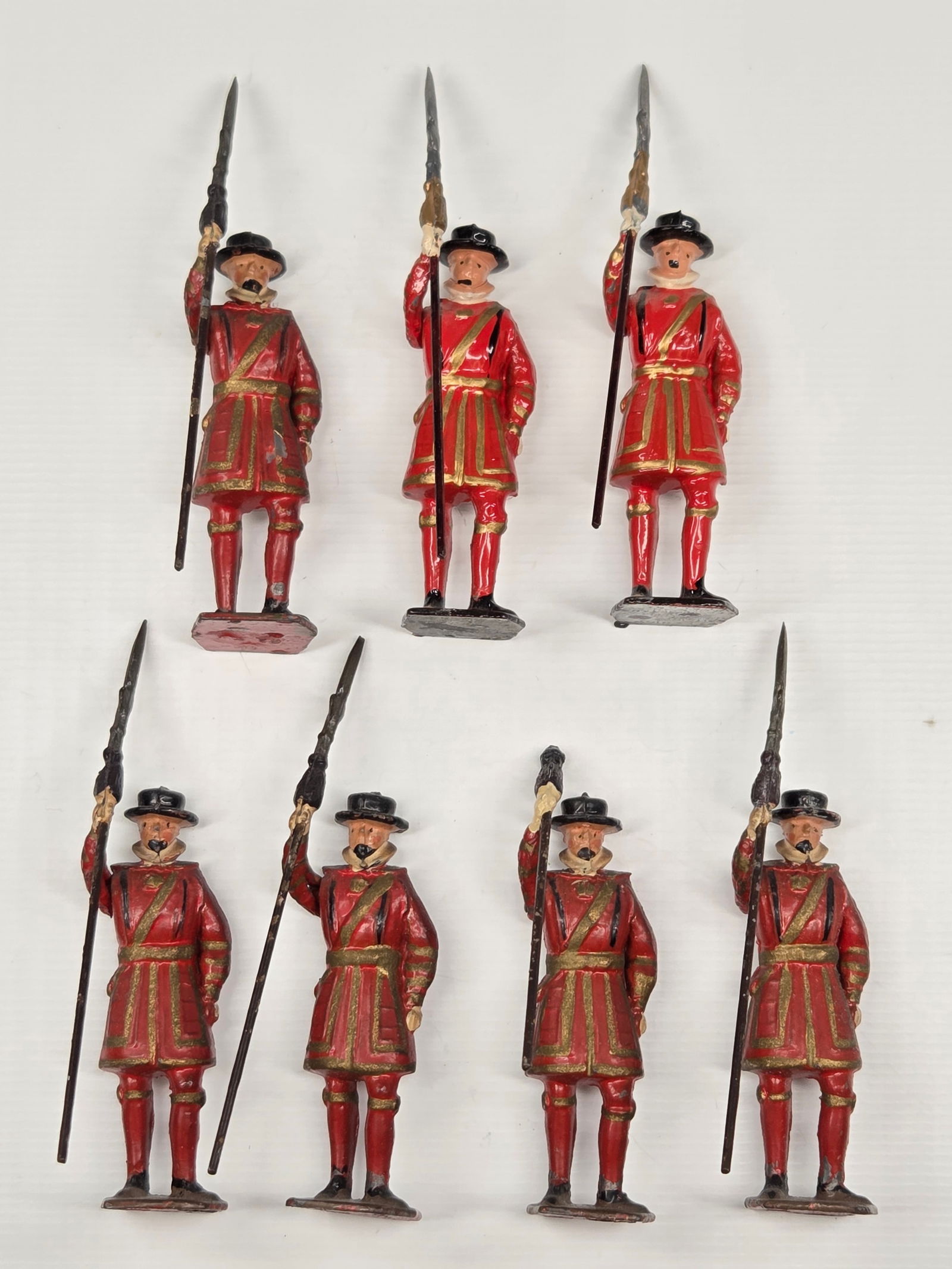 SET OF 7 BRITAIN YEOMEN OF THE GUARD BEEFEATER: ALL REMAIN IN GOOD CONDITION. 2 SHOWING REPAINT.