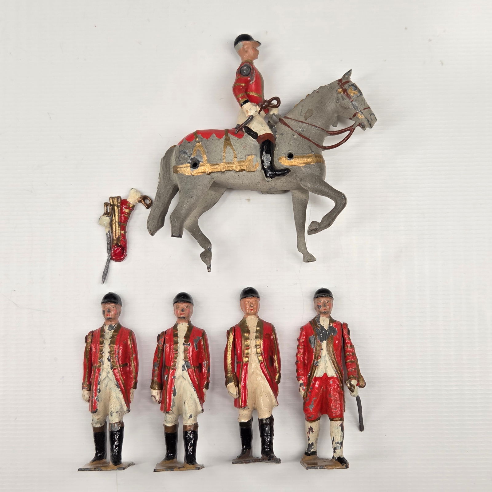 4) VINTAGE BRITAIN FOOTMEN OF STATE COACH & MOUNTED: ALL REMAIN IN FAIR CONDITION, SHOWING WEAR. 2 WITH BROKEN BASES. HORSE WITH BROKEN LEG.