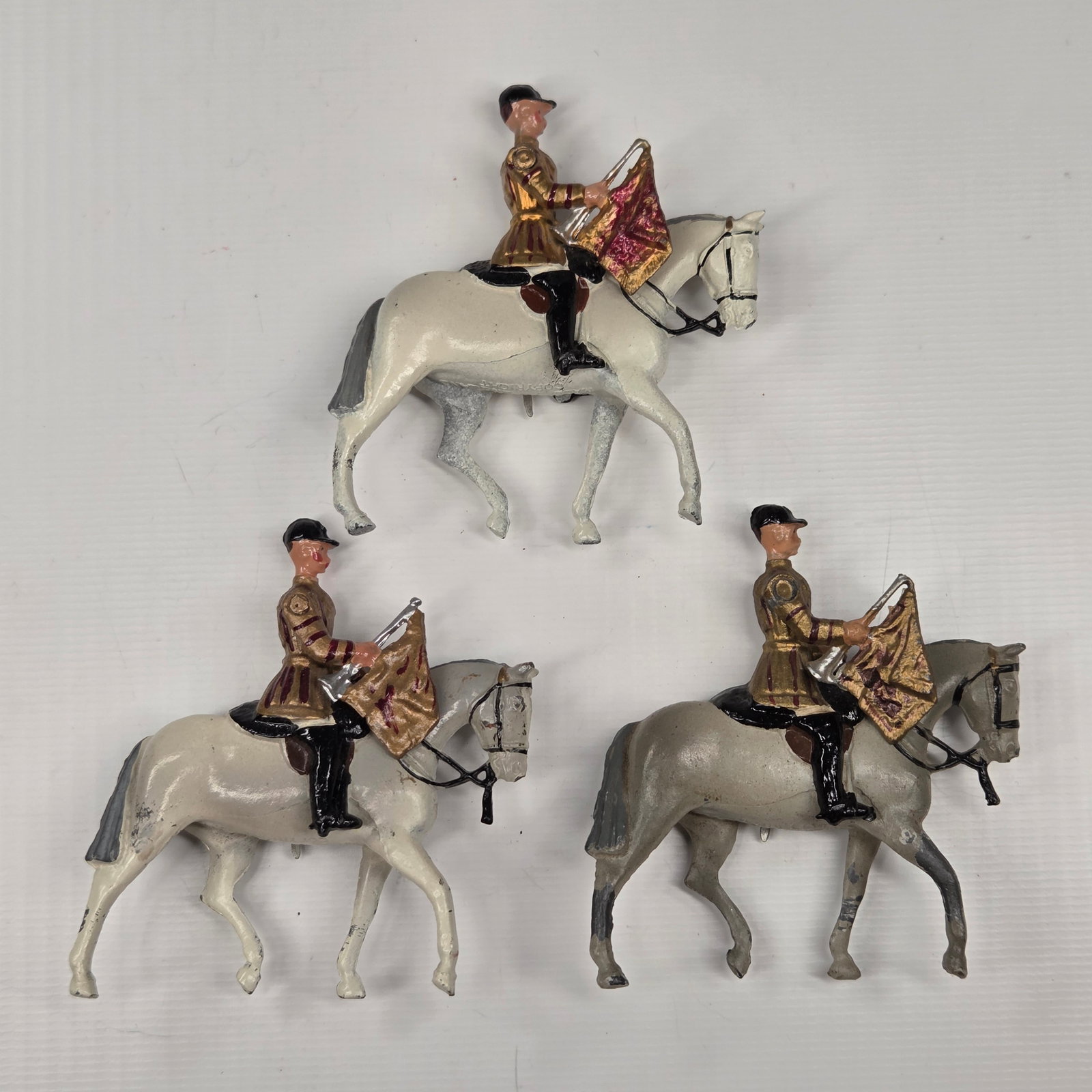3) VINTAGE BRITAIN HOUSEHOLD CAVALRY MUSICAL RIDE SET: ALL REMAIN IN GOOD CONDITION, SHOWING SOME TYPICAL PAINT WEAR.