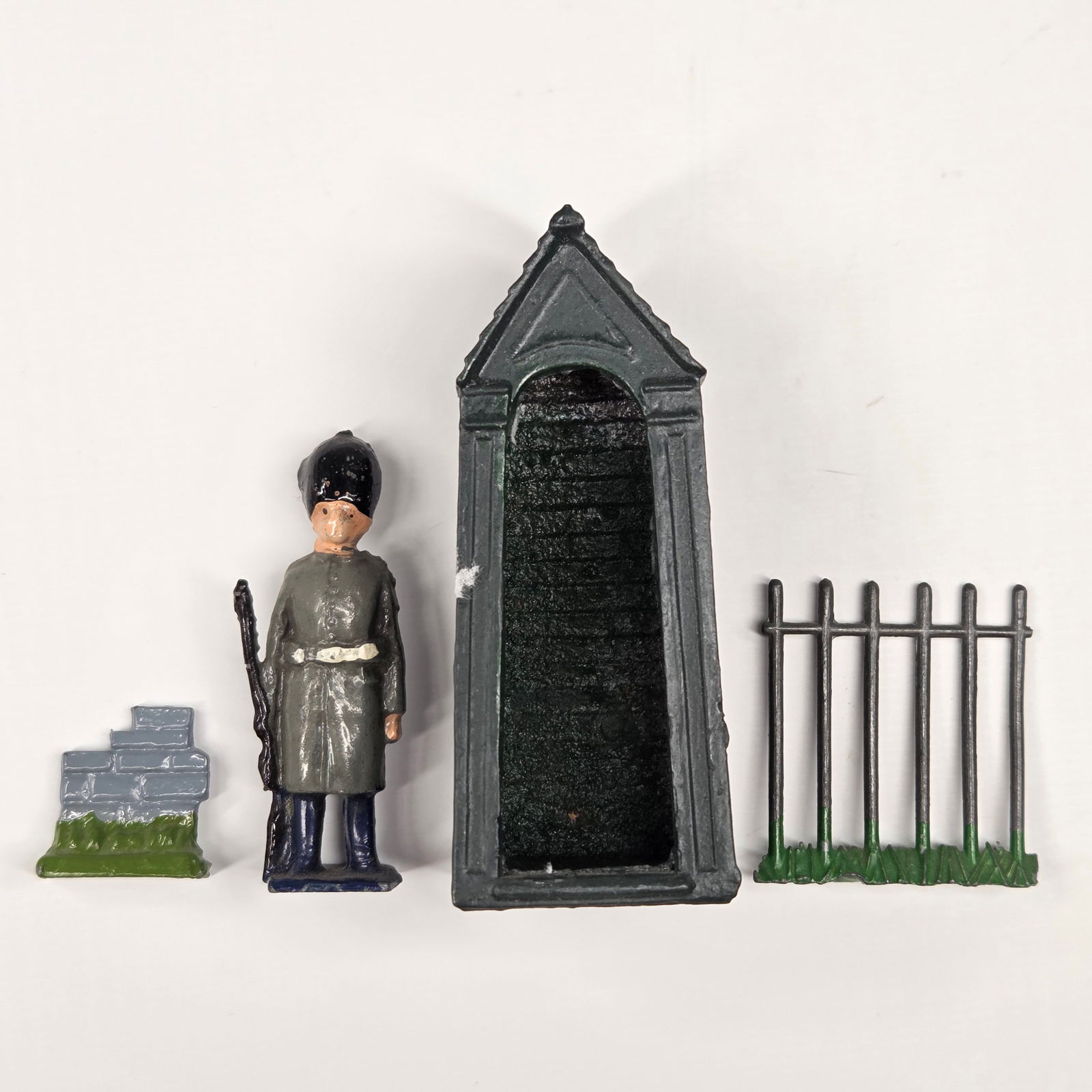 TAYLOR & BARRETT LEAD GUARD AND ACCESSORIES: ALL REMAIN IN GOOD CONDITION, SHOWING SOME TYPICAL WEAR