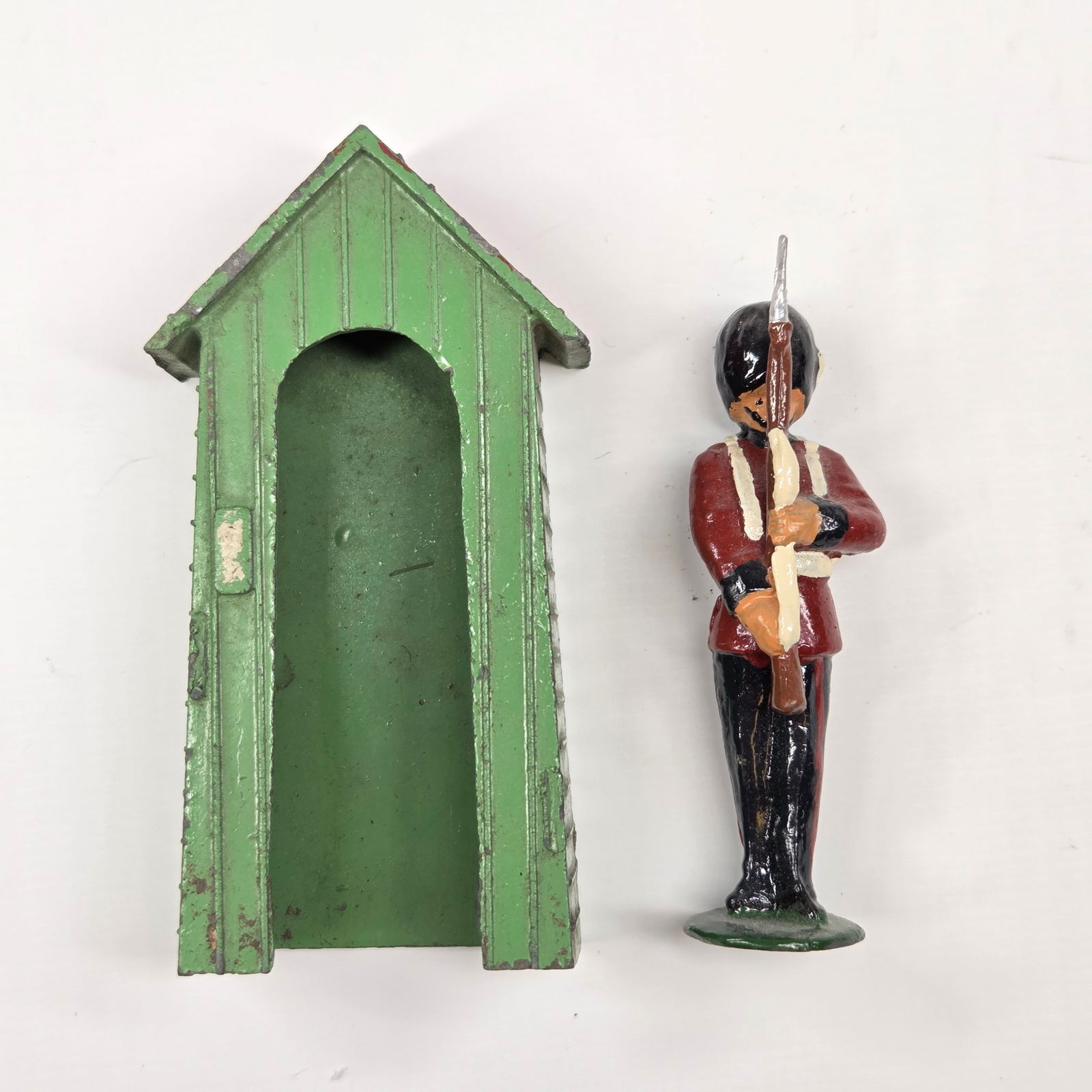 VINTAGE HAND PAINTED LEAD GUARD & ACCESSORY: SOLDIER HAS BEEN REPAINTED, BUILDING REMAINS ORIGINAL, SHOWING WEAR.