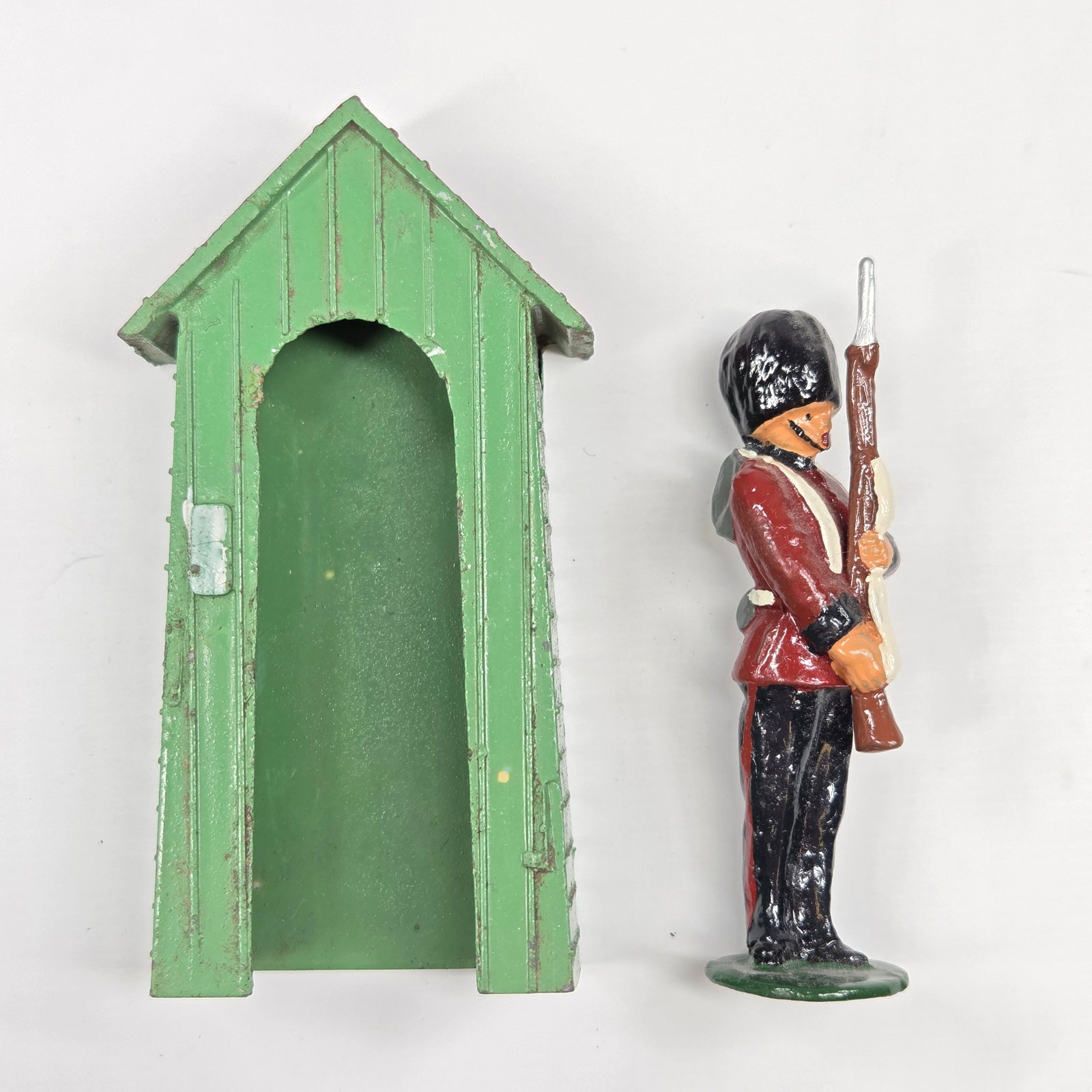 VINTAGE HAND PAINTED LEAD GUARD & ACCESSORY: SOLDIER HAS BEEN REPAINTED, BUILDING REMAINS ORIGINAL, SHOWING WEAR.
