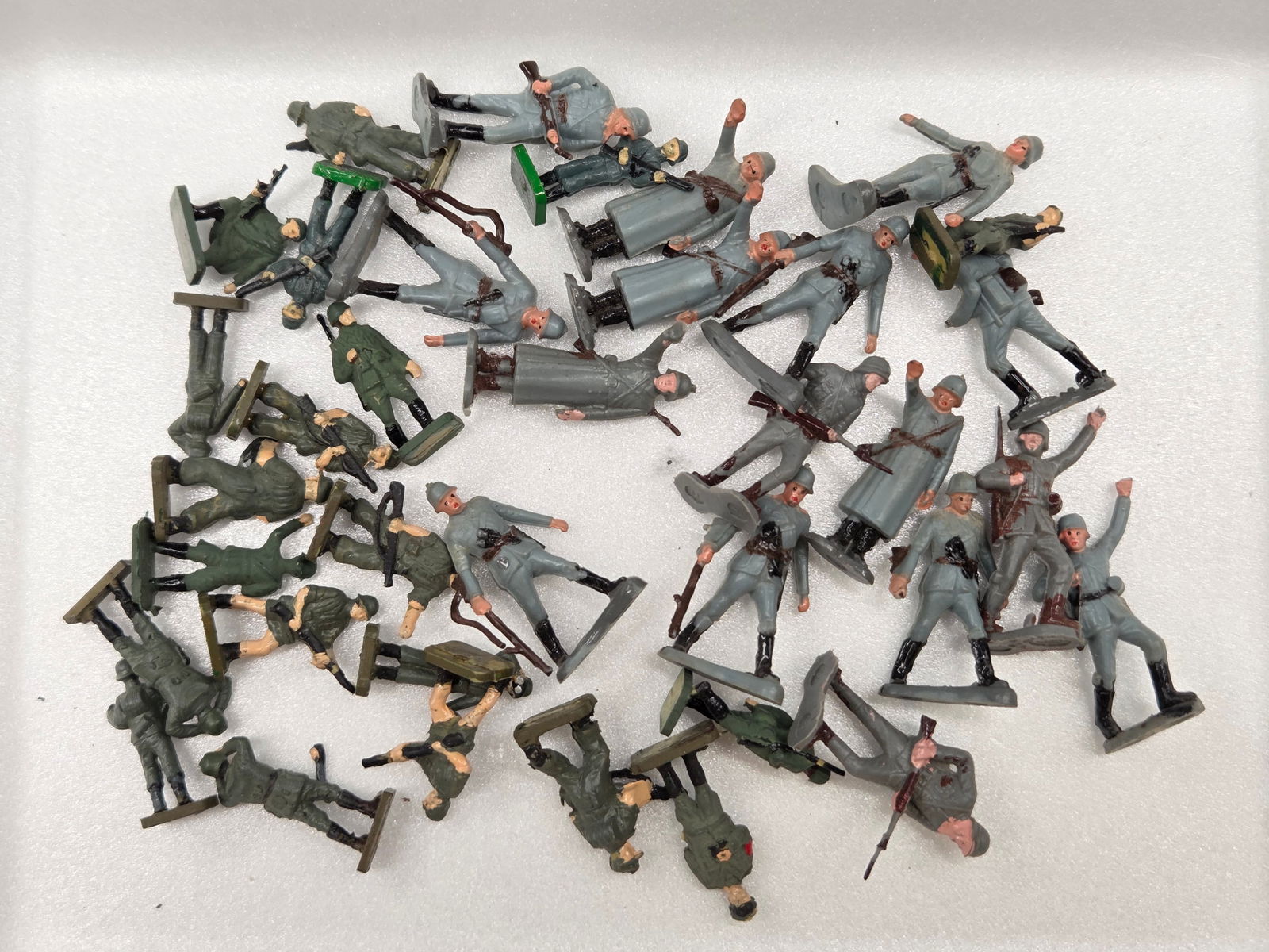 VARIOUS MINIATURE PLASTIC PLAYSET FIGURES: ALL REMAIN IN GOOD CONDITION, SHOWING SOME TYPICAL WEAR.