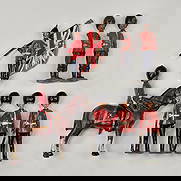 7) VARIOUS VINTAGE BRITAIN GUARDS: ALL REMAIN IN FAIR TO GOOD CONDITION, SHOWING SOME TYPICAL PAINT WEAR. A FEW MISSING ARMS. ONE SOLDIER WITH BROKEN / MISSING BASE.