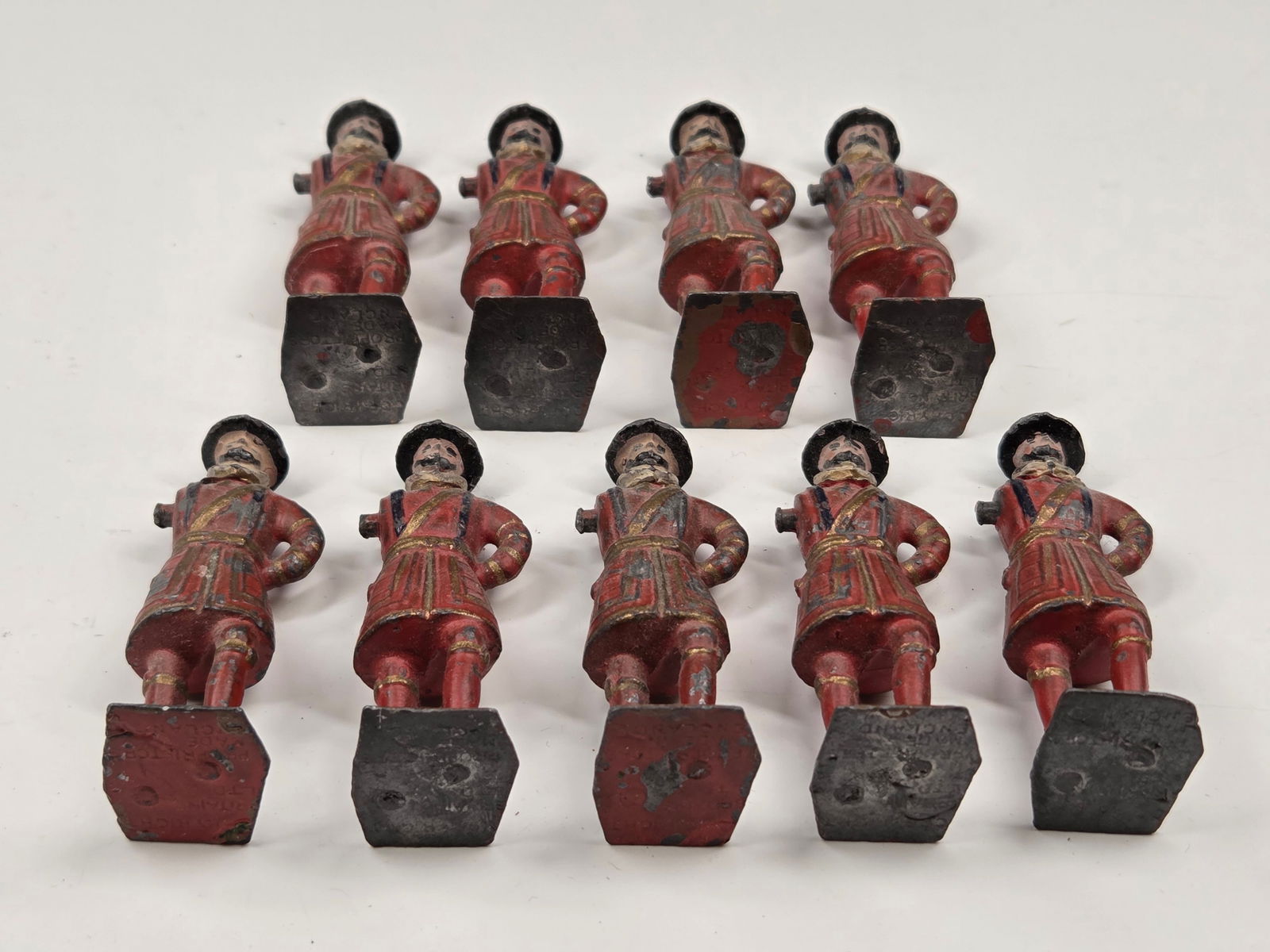 9) VINTAGE BRITAINS BEEFEATER FIGURES - 4