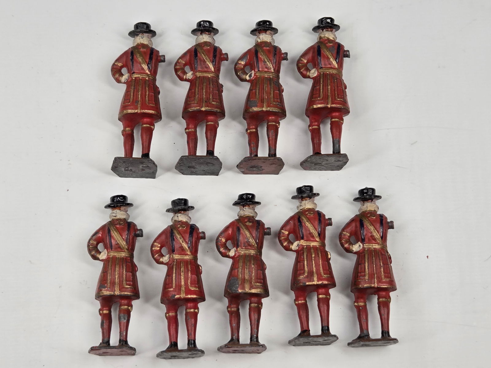 9) VINTAGE BRITAINS BEEFEATER FIGURES - 5