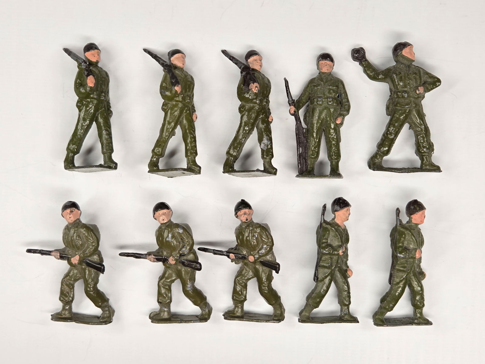 VARIOUS CHERILEA LEAD MILITARY SOLDIERS: ALL REMAIN IN FAIR TO GOOD CONDITION, SHOWING SOME PAINT WEAR.