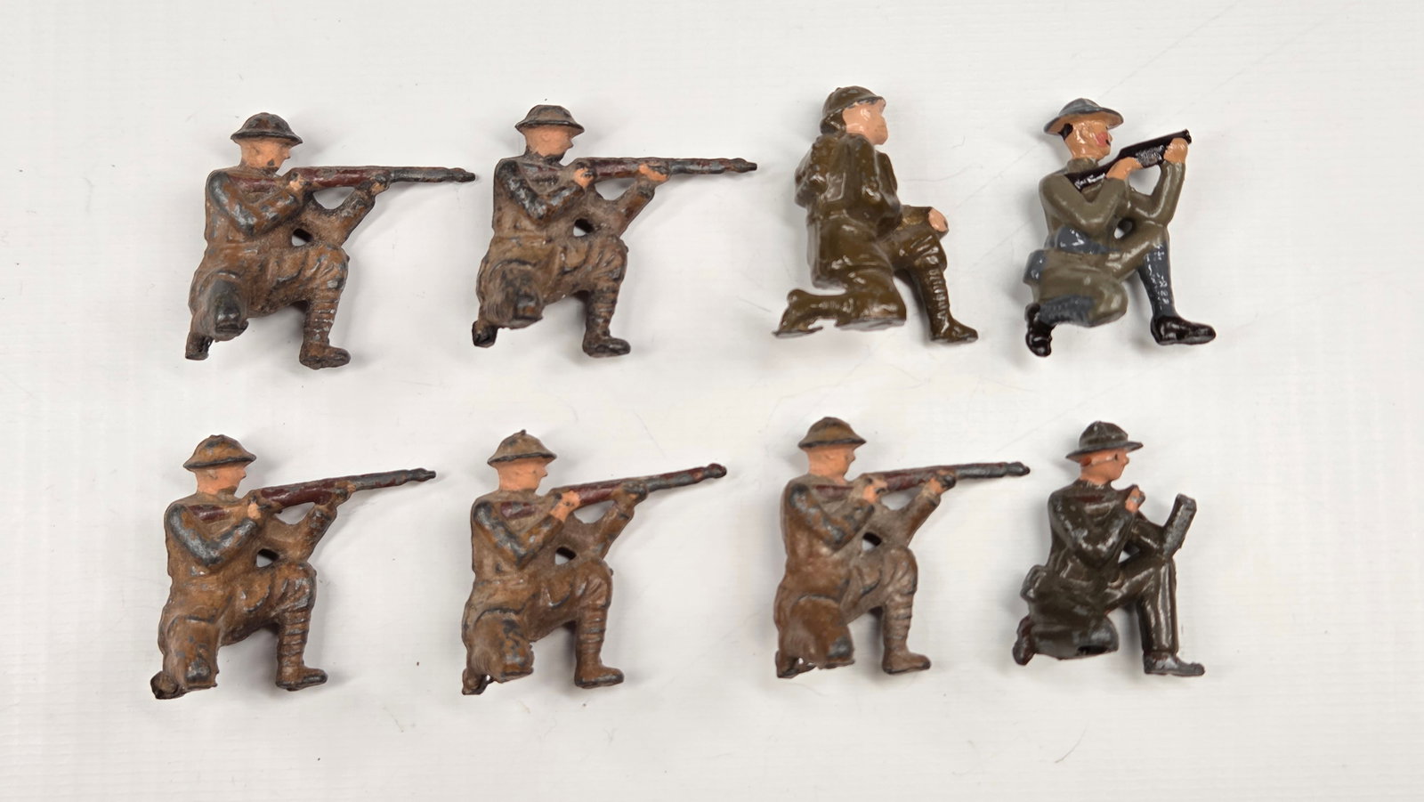 8) VINTAGE VARIOUS BRAND LEAD SOLDIERS (1 of 4)