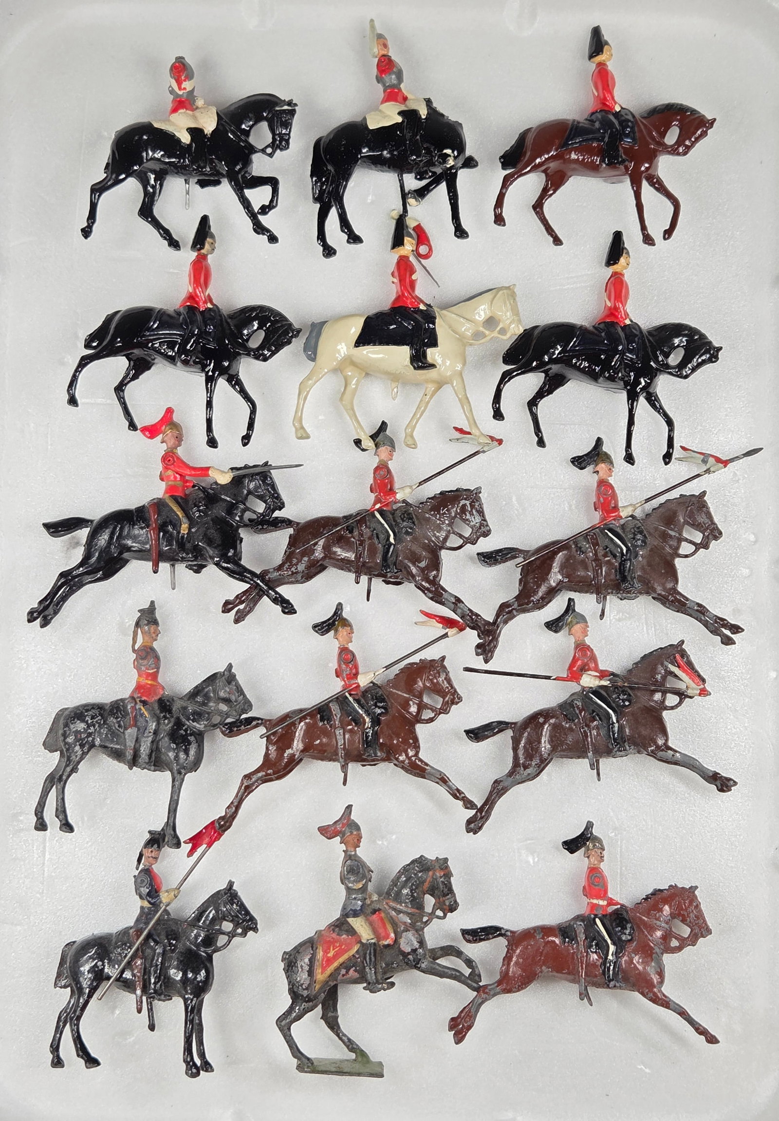 15) VARIOUS VINTAGE BRITAINS MOUNTED SOLDIERS / LANCERS (1 of 5)