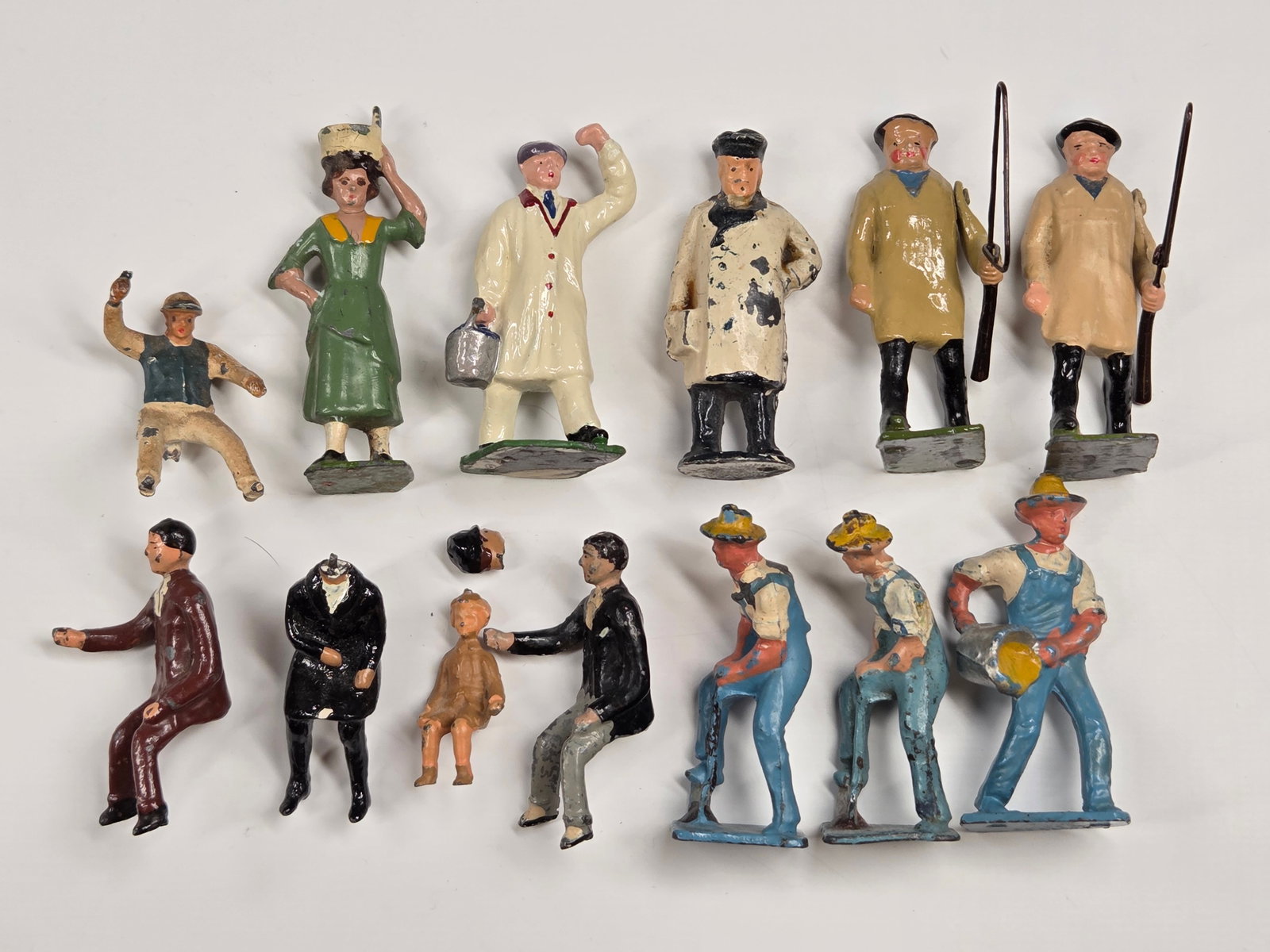 13) VARIOUS BRAND LEAD SOLDIER CIVILIANS: ALL REMAIN IN FAIR TO GOOD CONDITION, SHOWING SOME TYPICAL WEAR. ONE FIGURE WITH BROKEN HEAD.