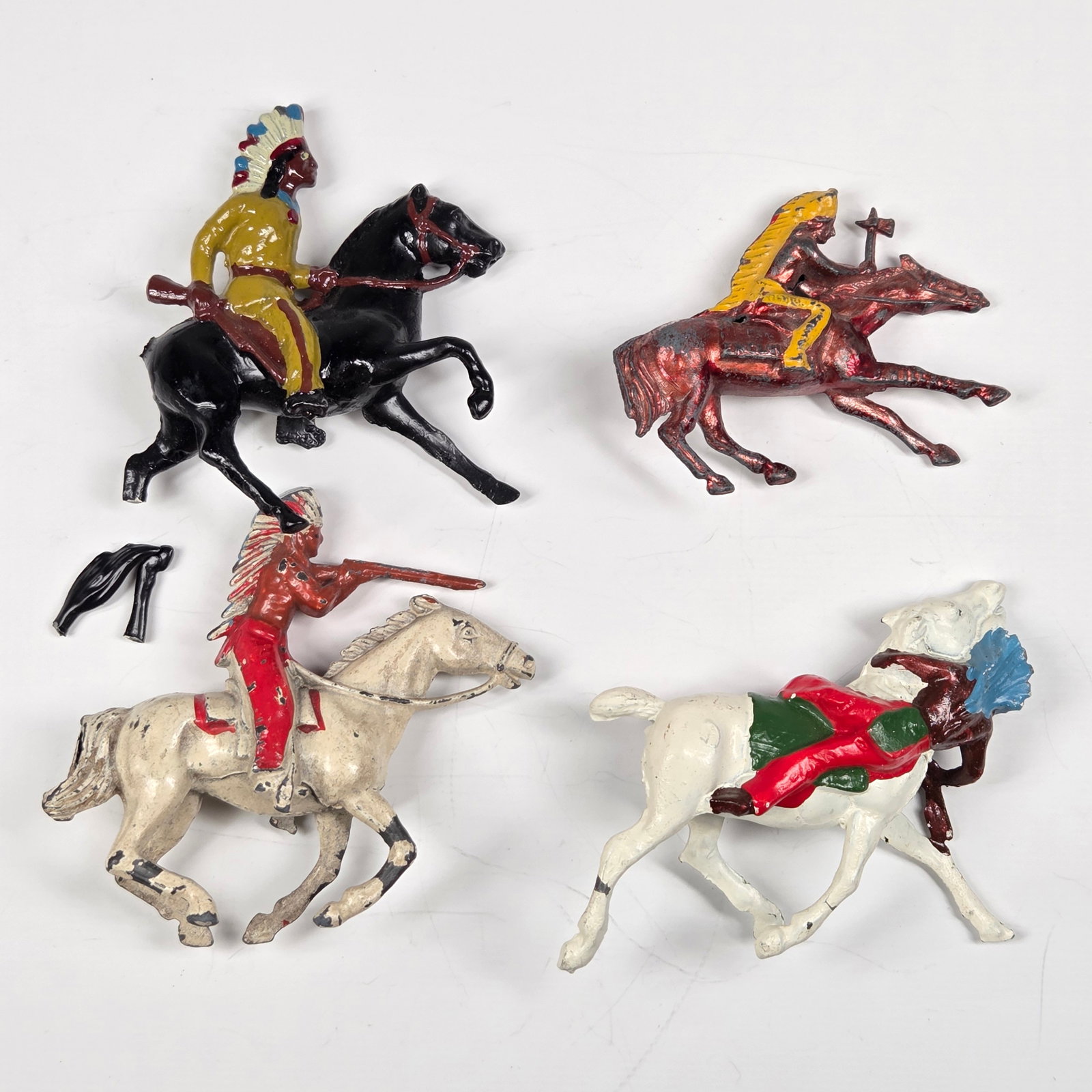 4) VINTAGE LEAD NATIVE AMERICAN INDIANS W/ HORSE (1 of 2)