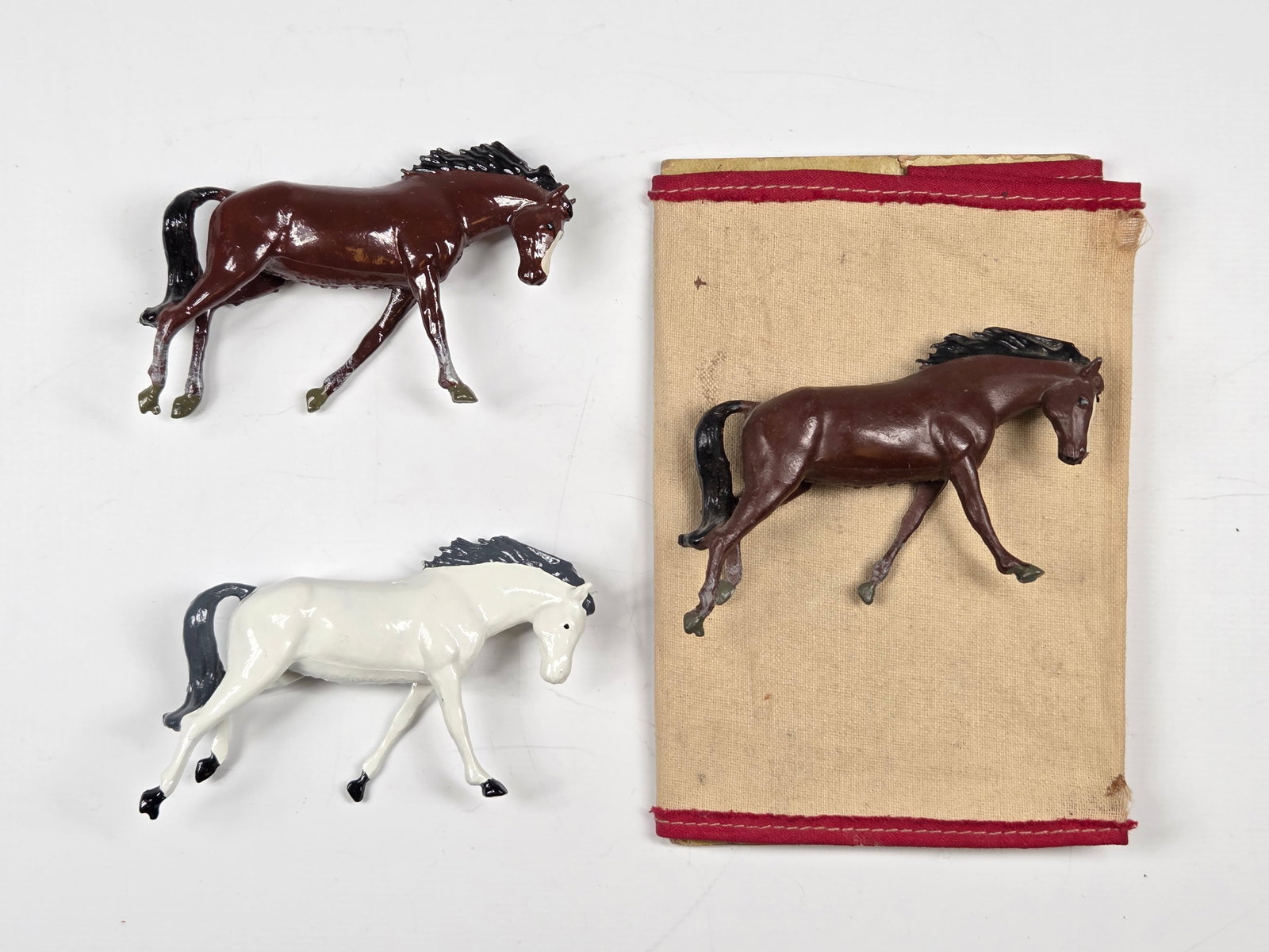 3) VINTAGE BRITAIN LEAD HORSES W/ TENT (1 of 4)