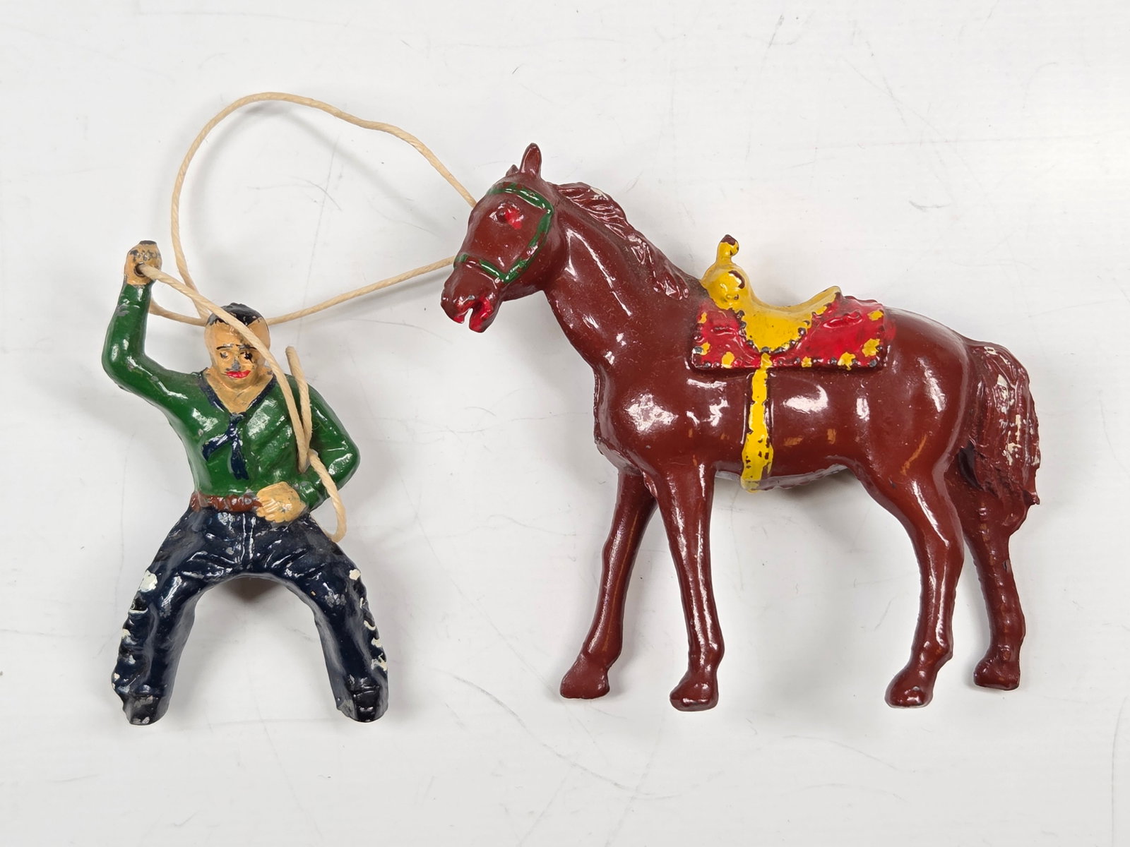 VINTAGE LEAD COWBOY ON HORSE W/ LASSO (1 of 3)