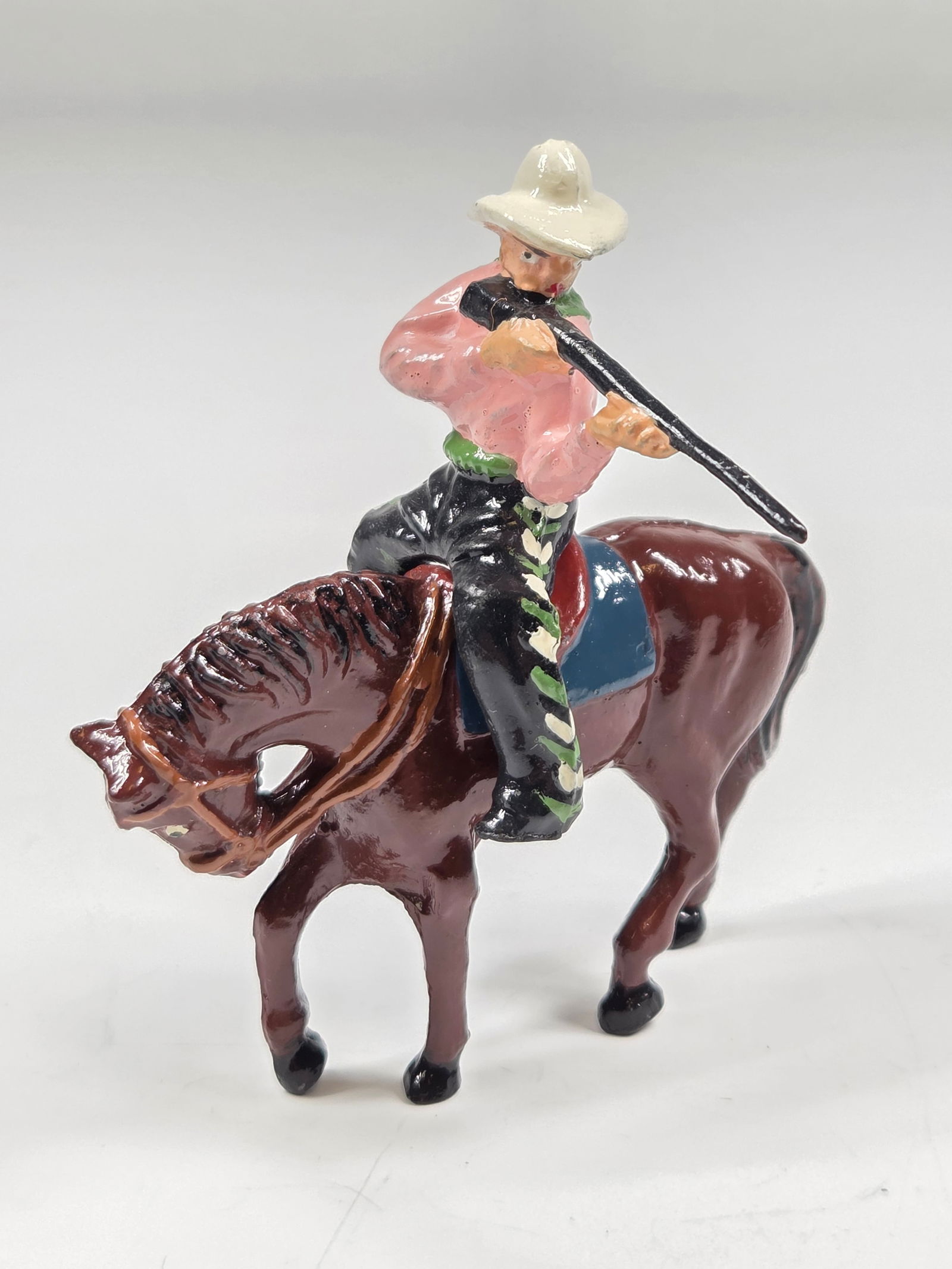 VINTAGE UNMARKED LEAD WESTERN COWBOY ON HORSE SHOOTING RIFLE: REMAINS IN GOOD CONDITION, SHOWING SOME TYPICAL WEAR. APPEARS TO BE REPAINTED.
