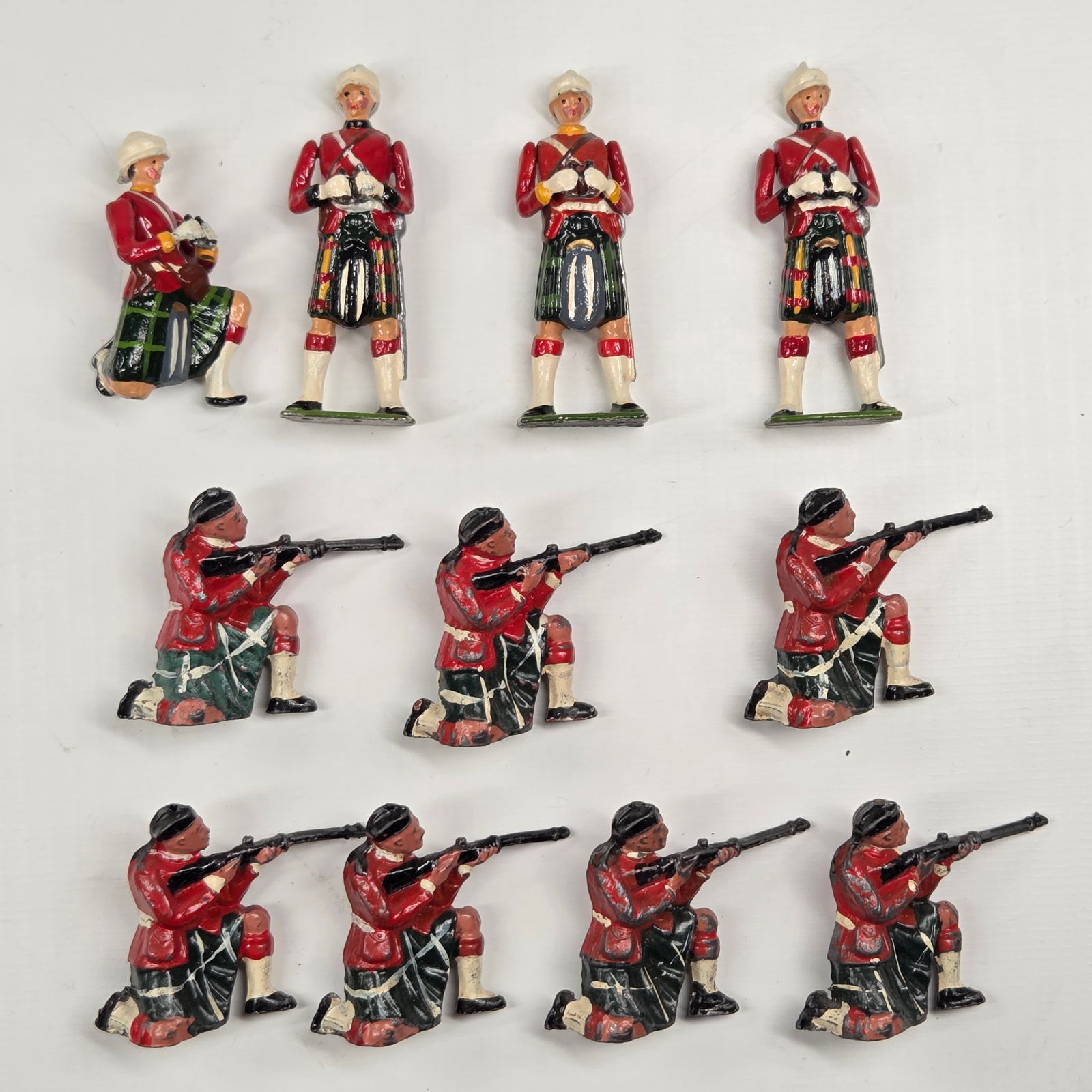 11) VINTAGE BRITAIN LEAD HIGHLANDERS (1 of 4)