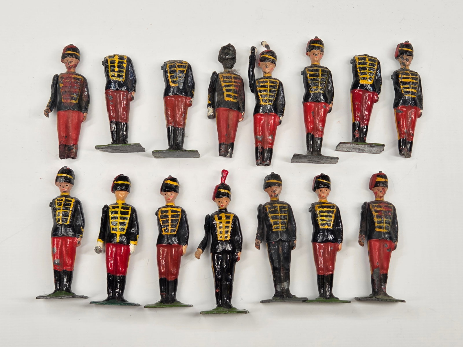 15) VINTAGE BRITAIN LEAD SOLDIERS (1 of 4)