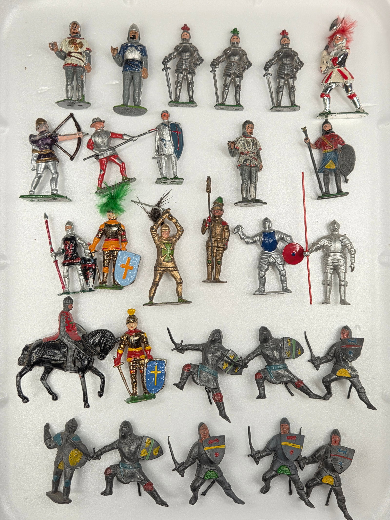 VARIOUS VINTAGE LEAD MEDIEVAL KNIGHTS (1 of 5)