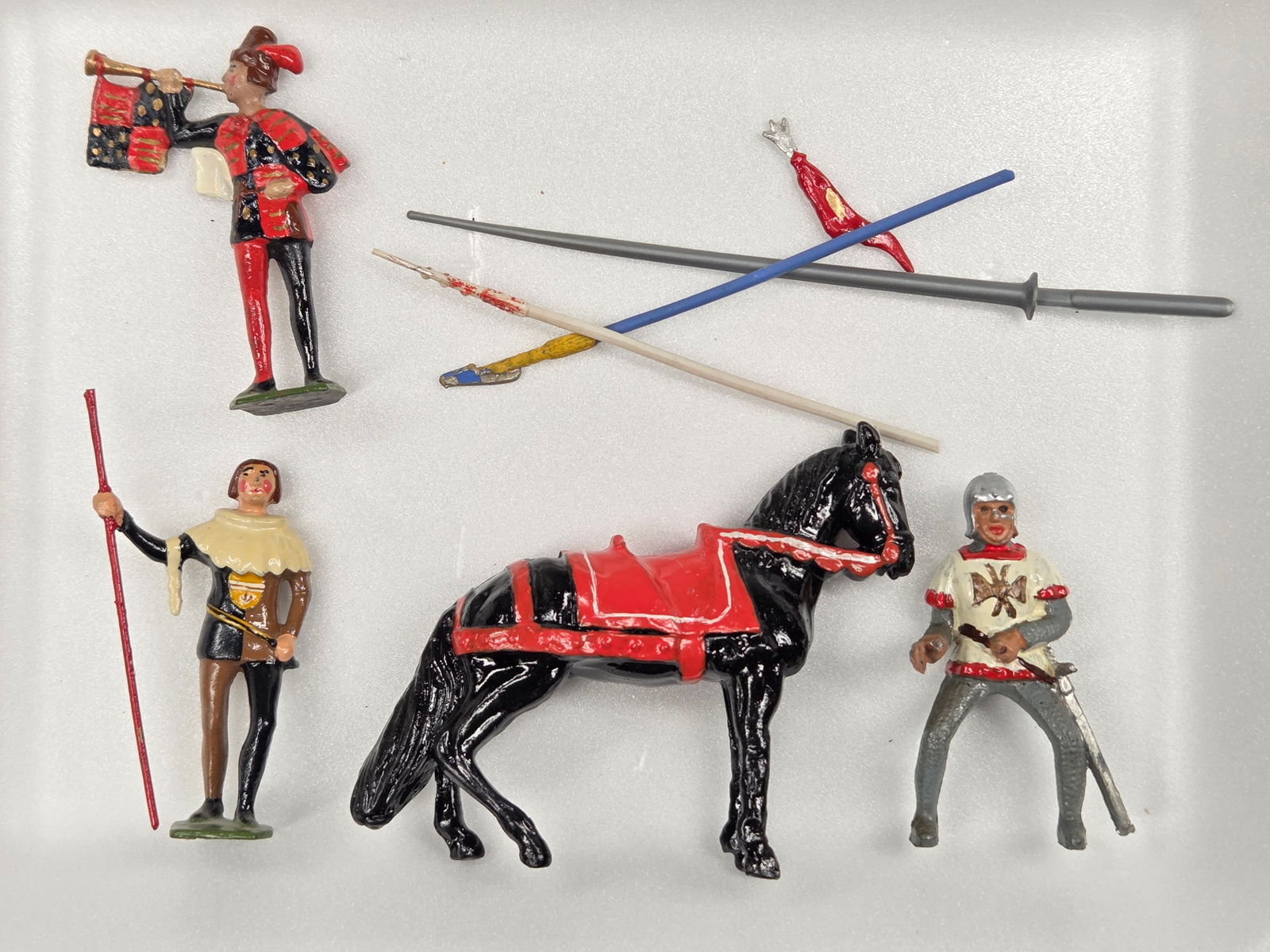 VINTAGE LEAD MEDIEVAL JOUSTING KNIGHT SET (1 of 4)