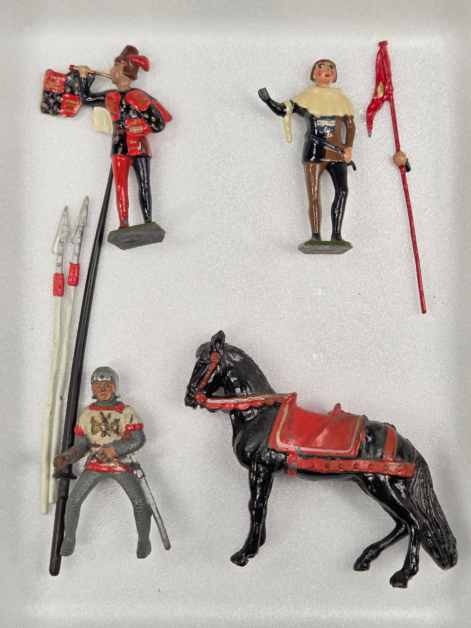 VINTAGE LEAD MEDIEVAL JOUSTING KNIGHT SET (1 of 5)