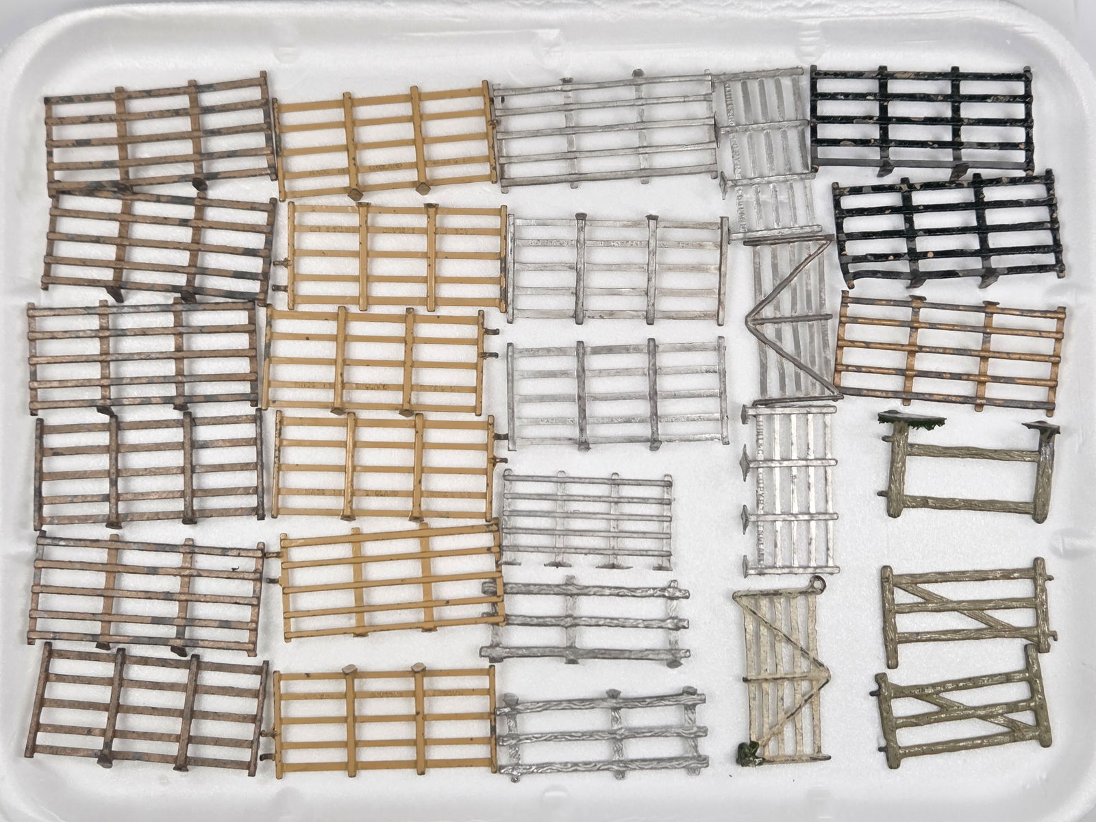 VARIOUS BRAND LEAD TOY FENCE SECTIONS (1 of 3)