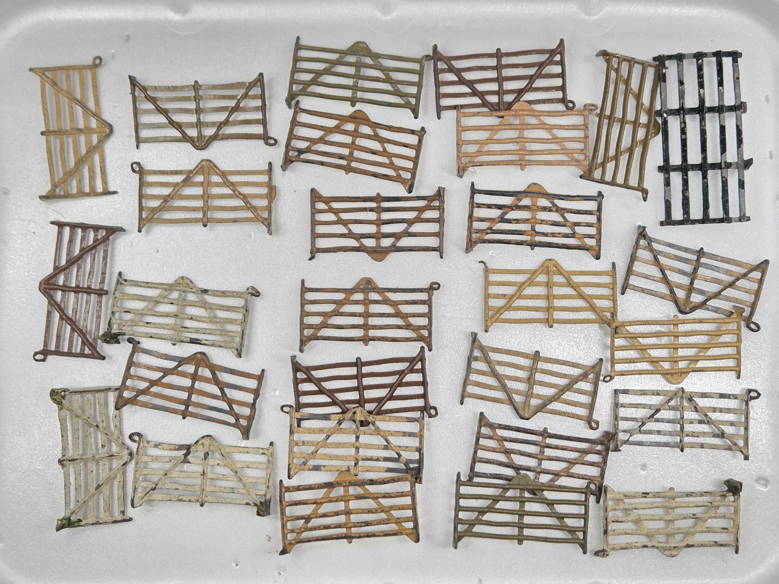 VARIOUS BRAND LEAD TOY FENCE SECTIONS (1 of 3)