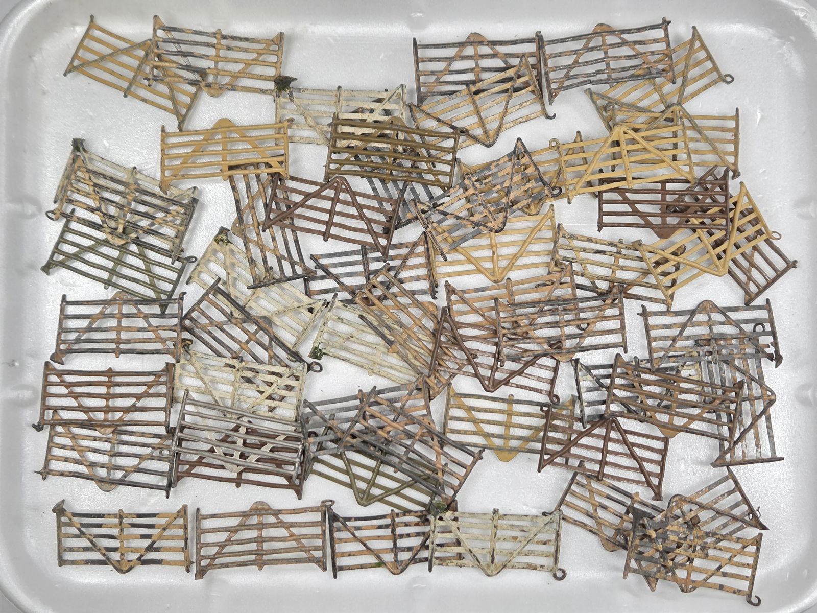 LARGE ASSORTMENT VINTAGE LEAD FENCE SECTION (1 of 3)