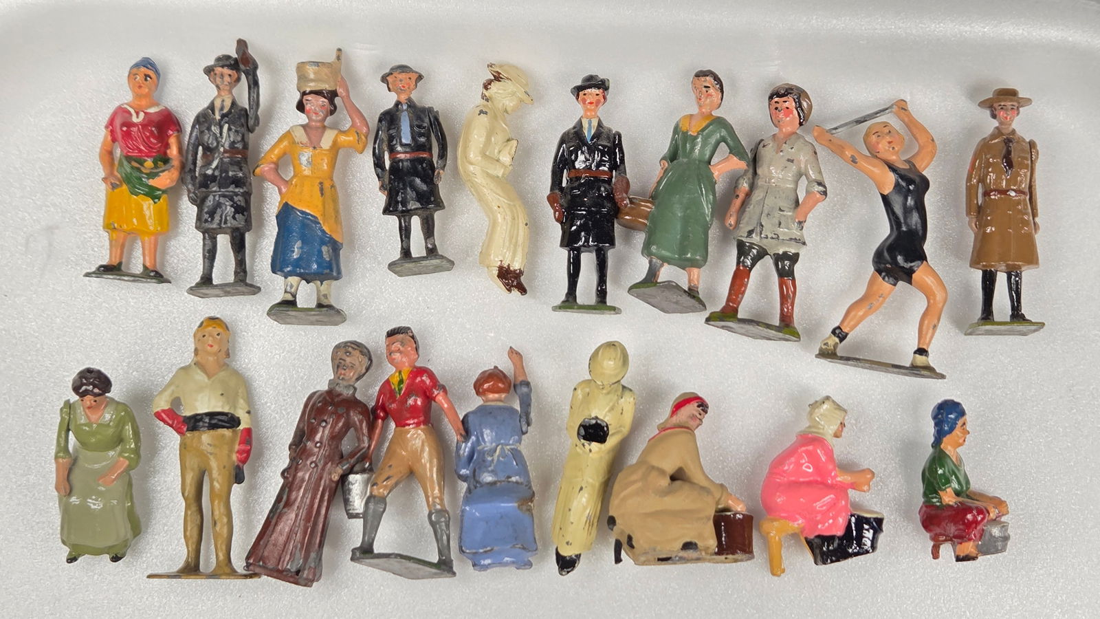19) VARIOUS VINTAGE FEMALE LEAD FIGURES CIVILIANS (1 of 6)