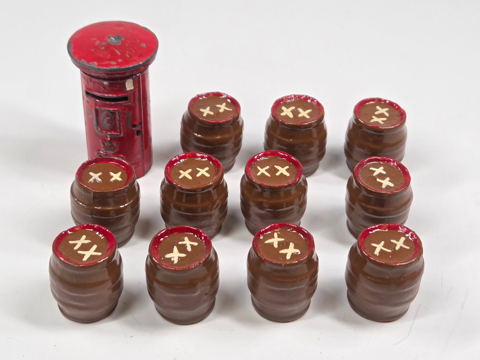 BRITAIN LEAD ROYAL MAIL BOX & 11) "XX" BARRELS (1 of 3)